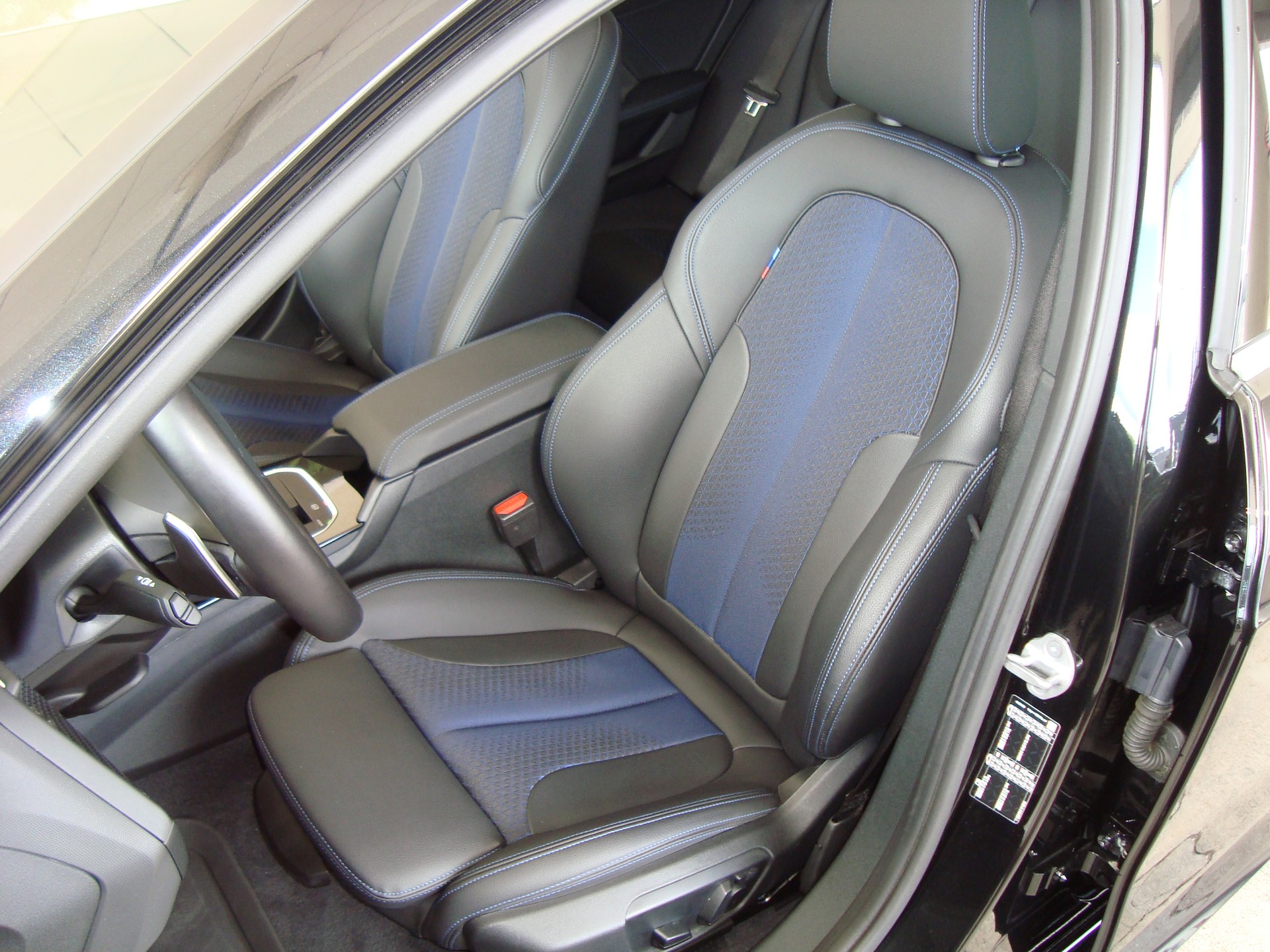 BMW 120i Pure M Sport Steptronic-image-5