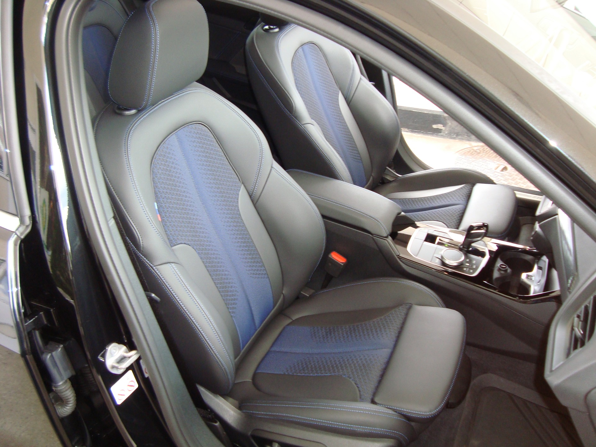 BMW 120i Pure M Sport Steptronic-image-11