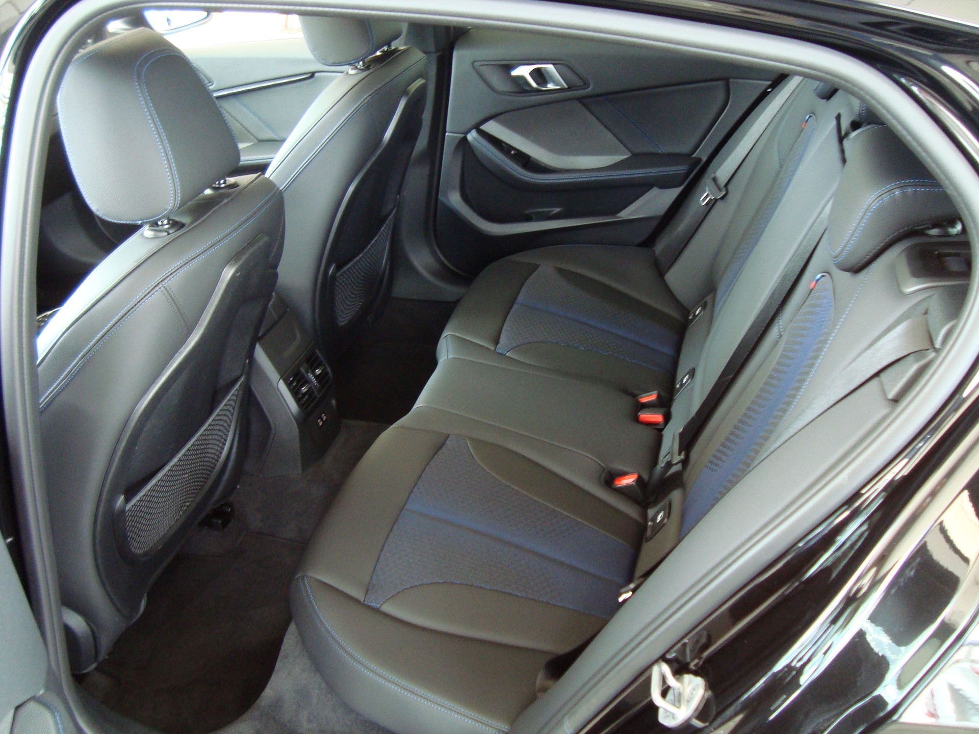 BMW 120i Pure M Sport Steptronic-image-10
