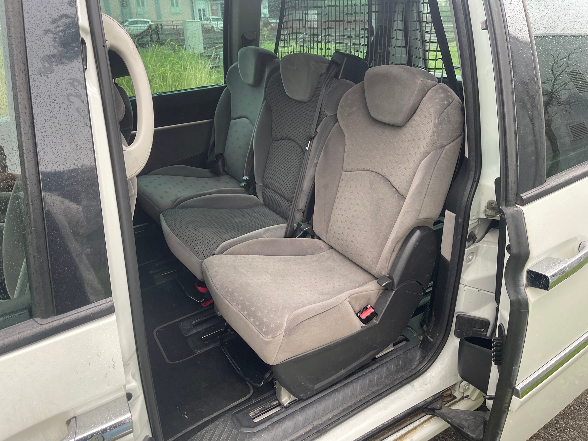 PEUGEOT 807 2.0 16V HDi Family-image-8