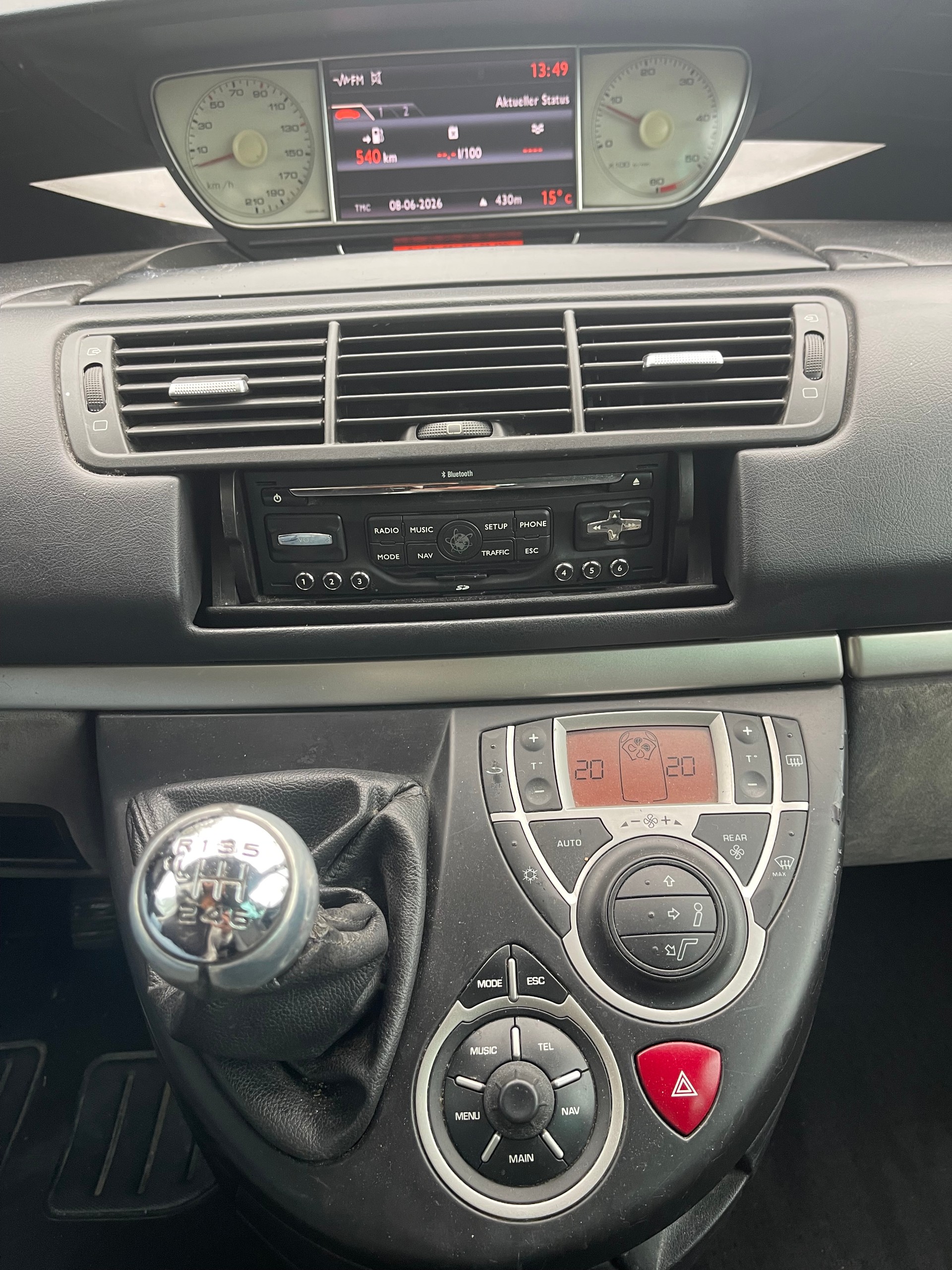 PEUGEOT 807 2.0 16V HDi Family-image-9