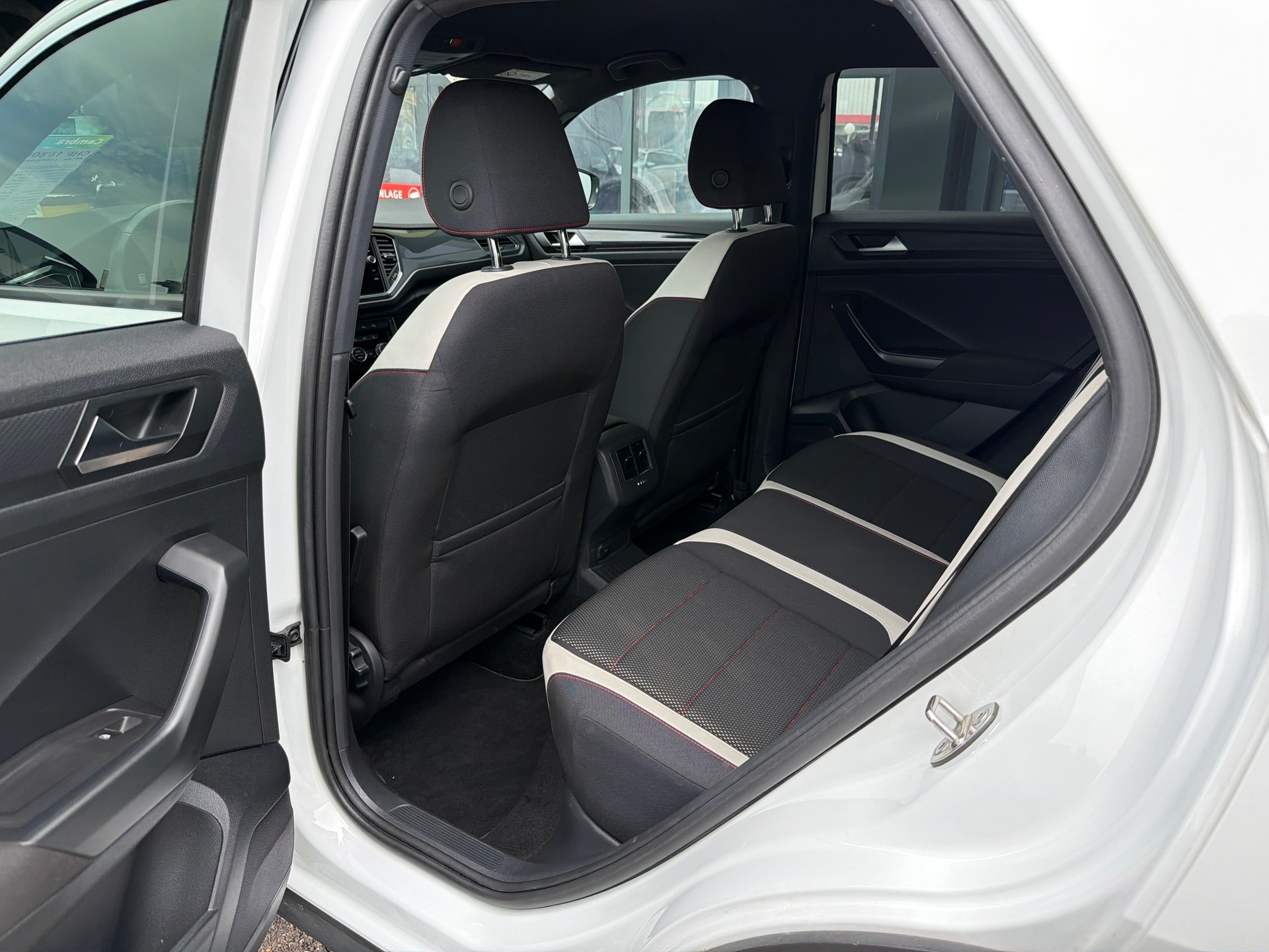 VW T-Roc 1.5 TSI EVO Sport DSG-image-7