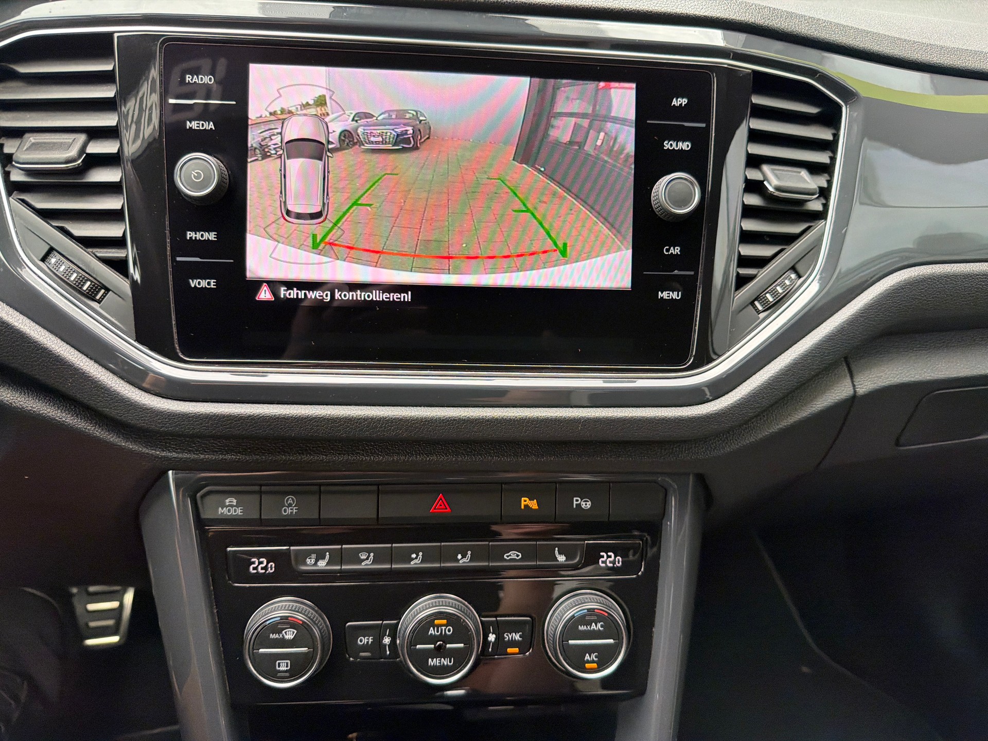 VW T-Roc 1.5 TSI EVO Sport DSG-image-13