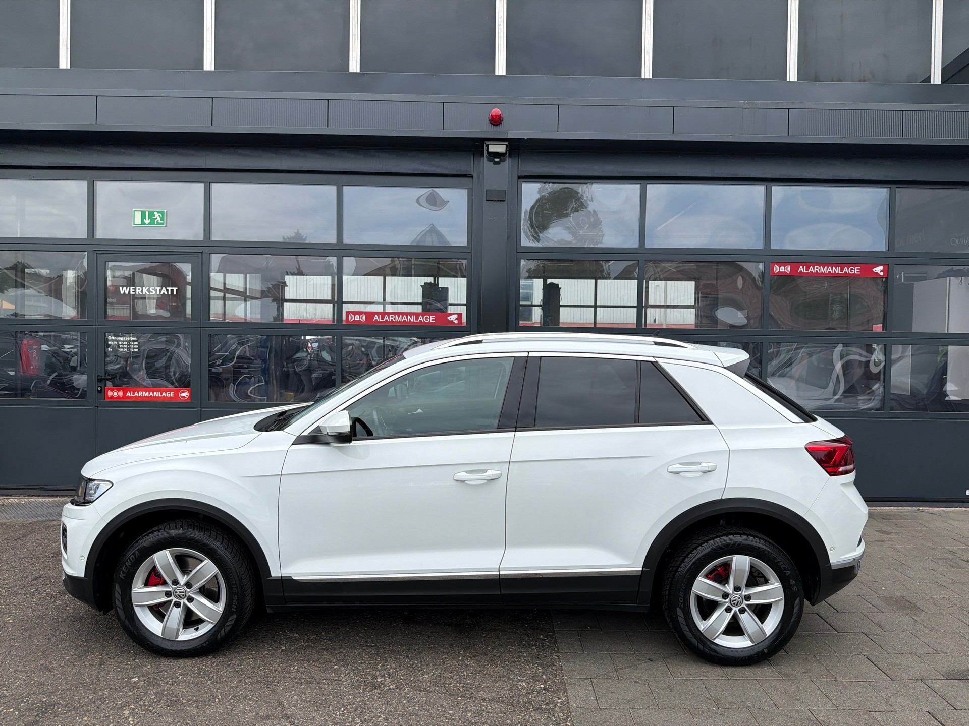 VW T-Roc 1.5 TSI EVO Sport DSG-image-2