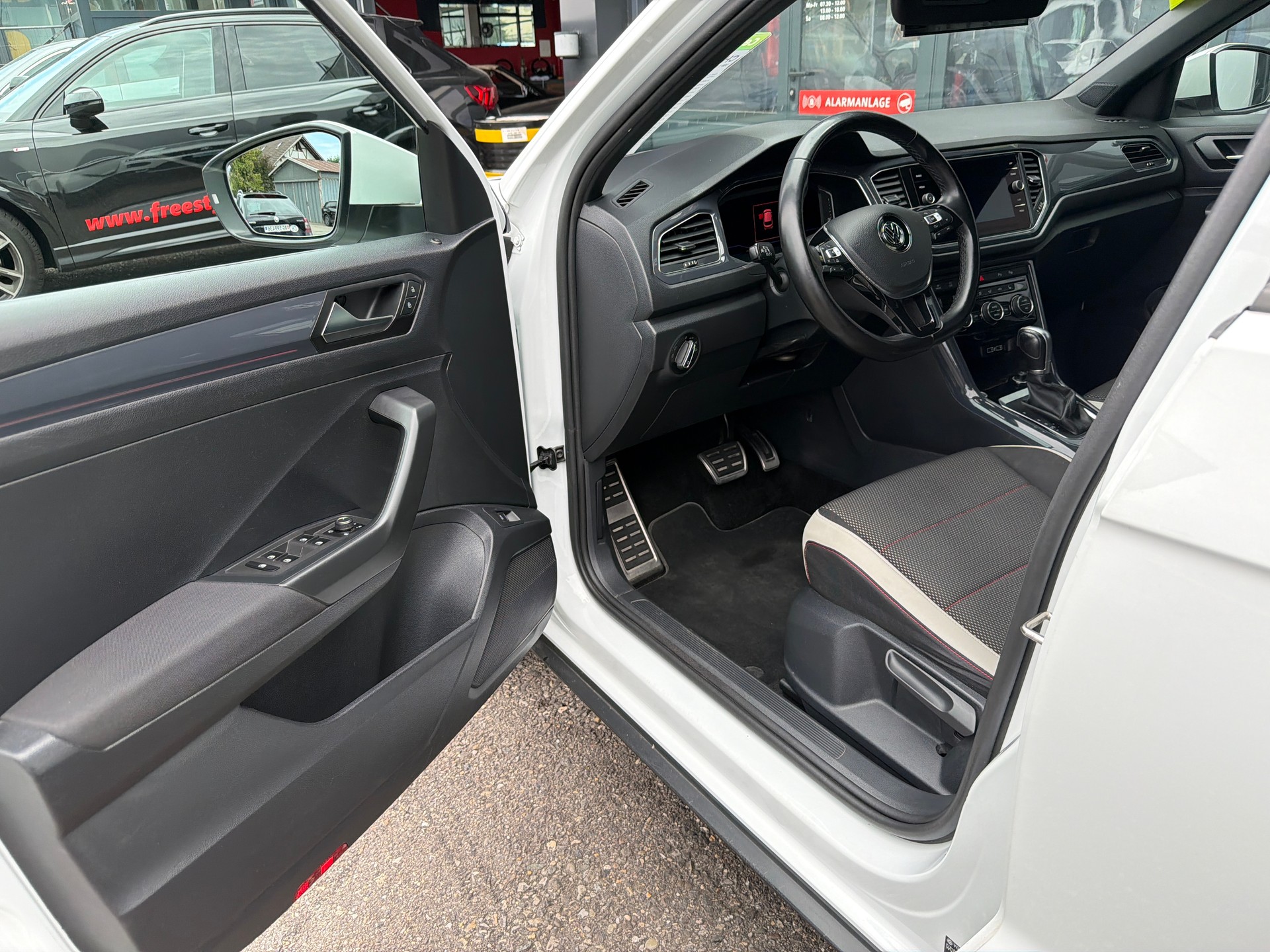 VW T-Roc 1.5 TSI EVO Sport DSG-image-8