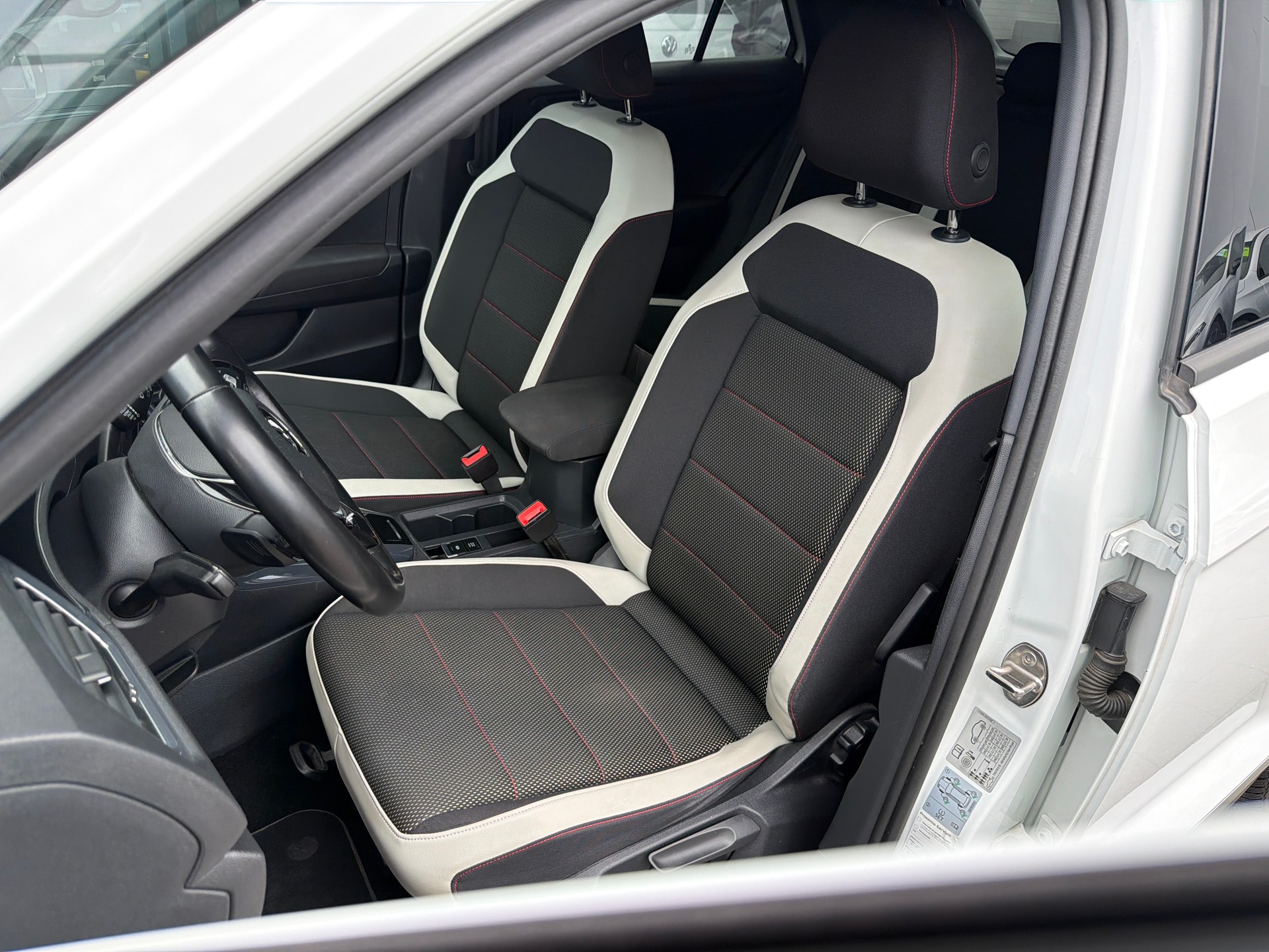 VW T-Roc 1.5 TSI EVO Sport DSG-image-9