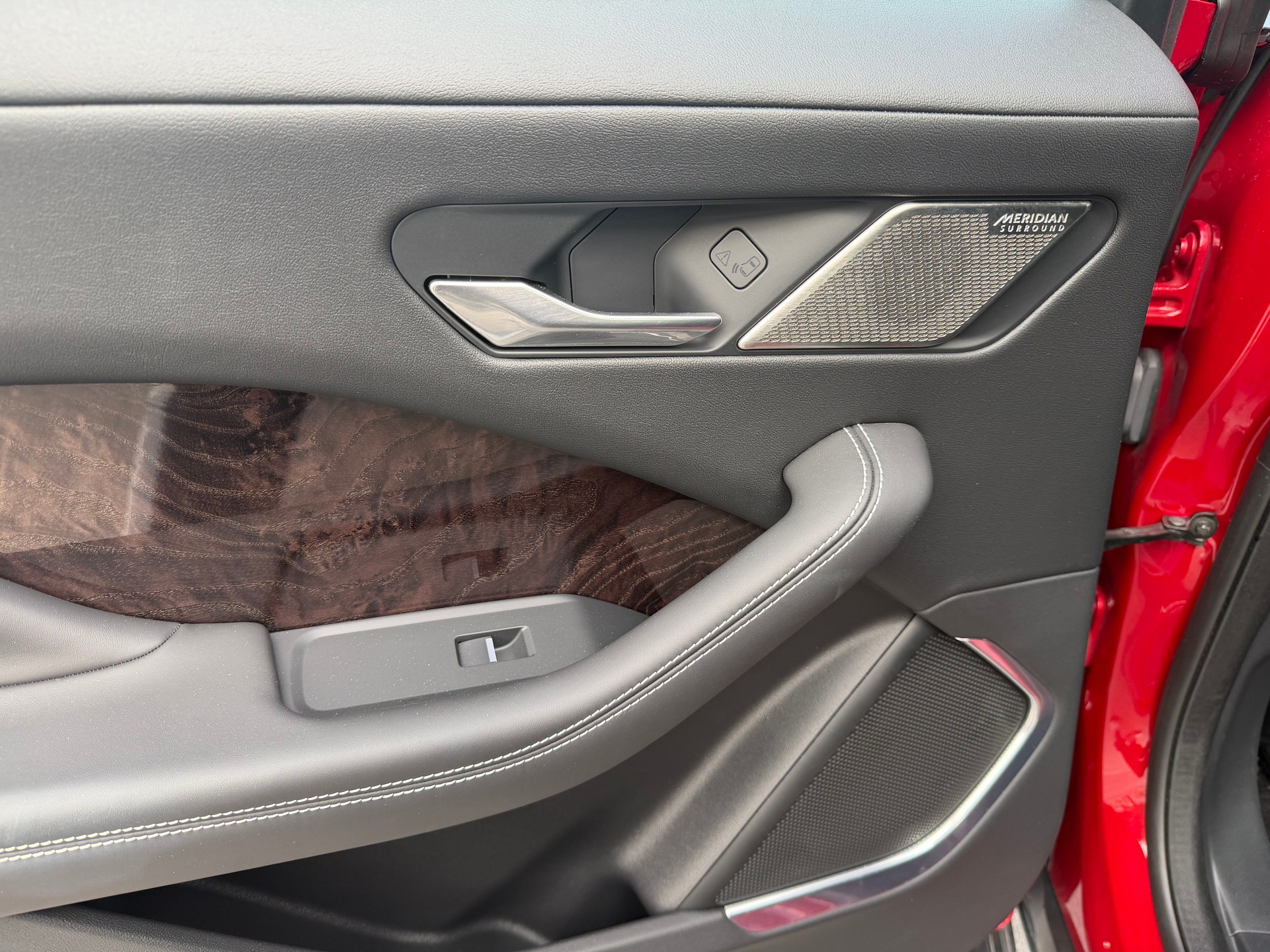 JAGUAR I-Pace EV400 HSE AWD-image-16