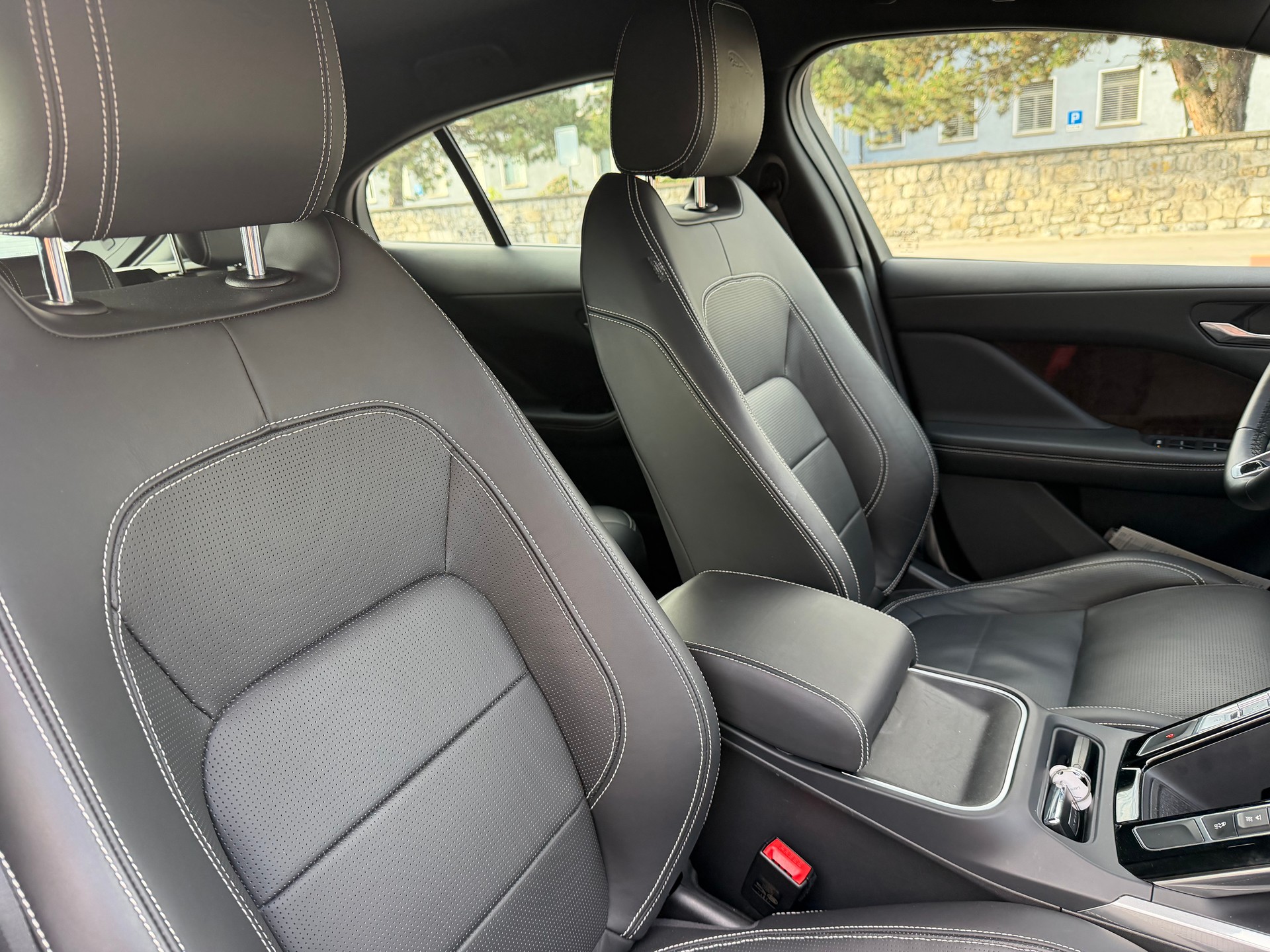 JAGUAR I-Pace EV400 HSE AWD-image-10