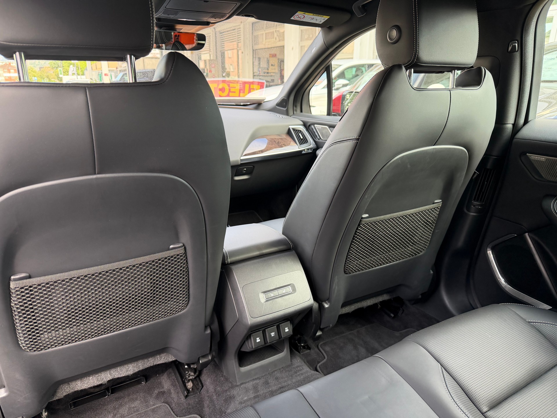 JAGUAR I-Pace EV400 HSE AWD-image-17