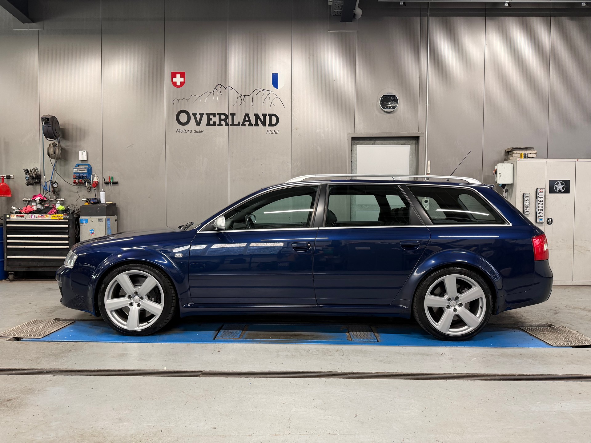 AUDI RS6 Avant quattro tiptronic-image-1