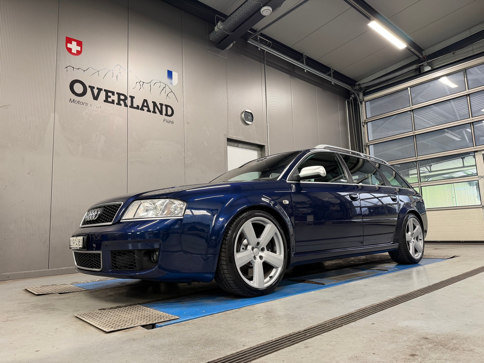 AUDI RS6 Avant quattro tiptronic-image-0