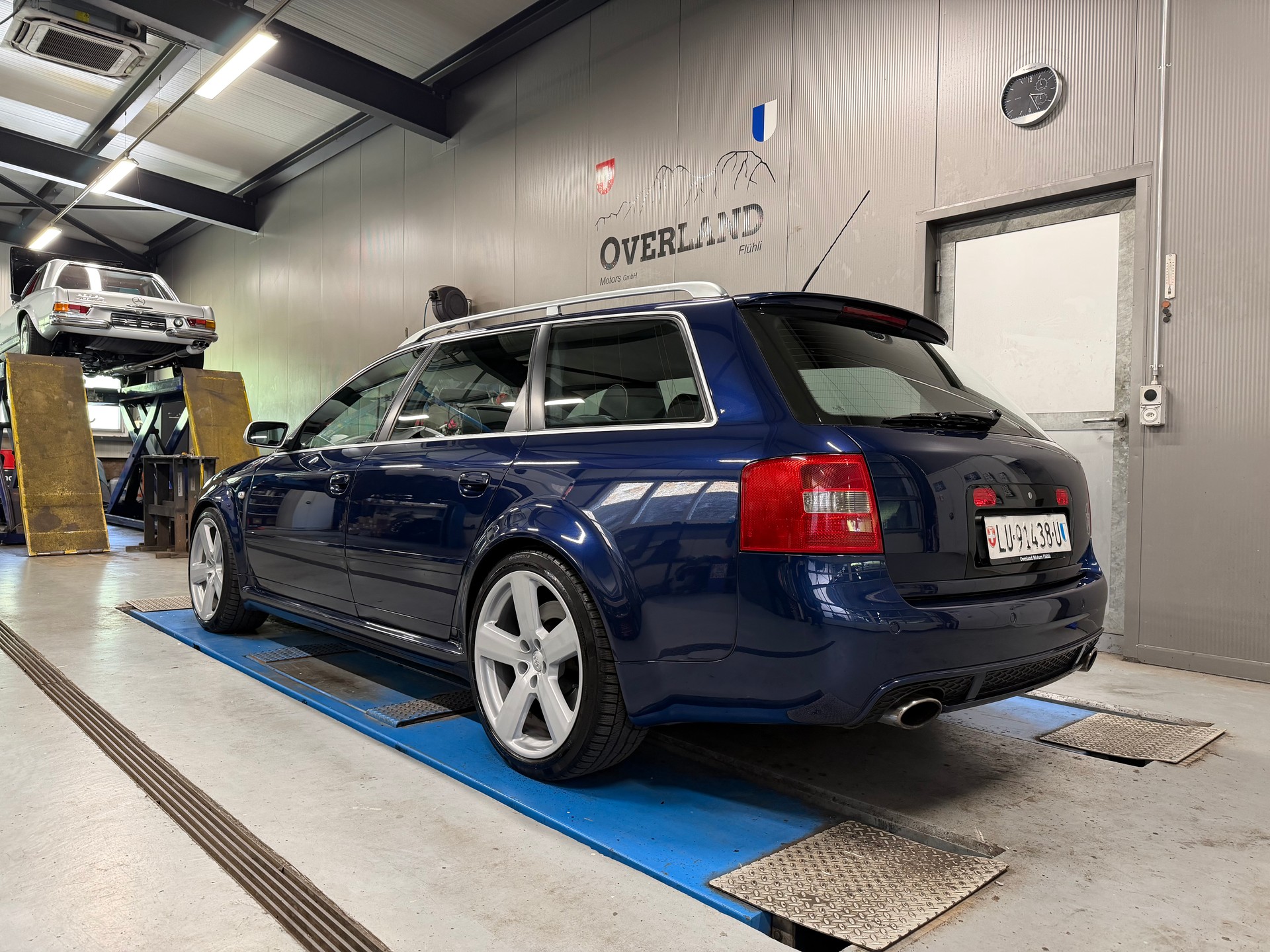 AUDI RS6 Avant quattro tiptronic-image-2