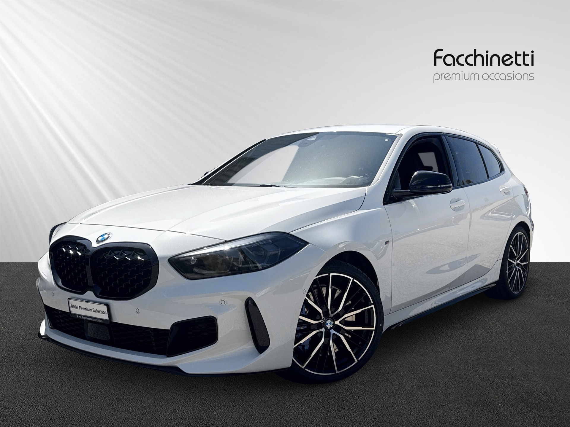 BMW M135i xDrive Steptronic-image-0