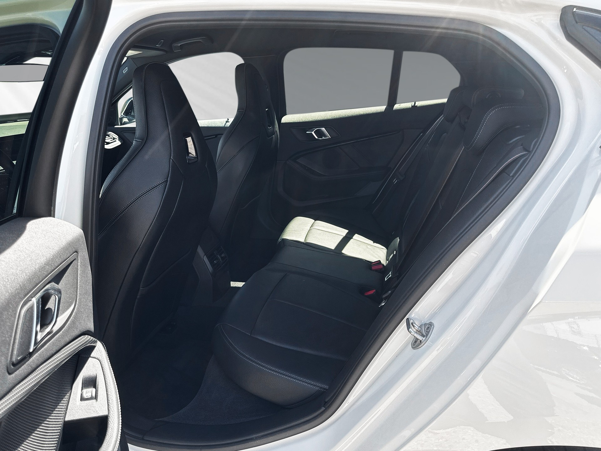 BMW M135i xDrive Steptronic-image-6