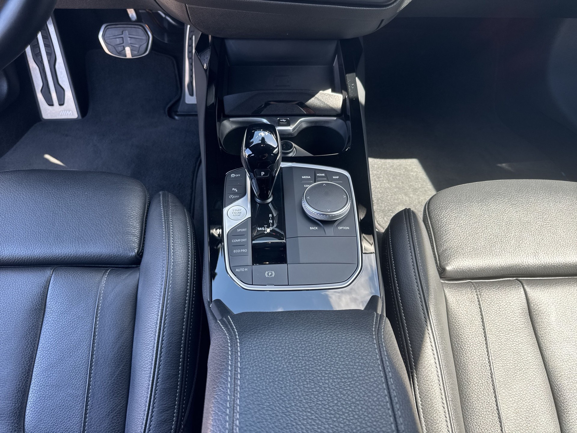 BMW M135i xDrive Steptronic-image-12