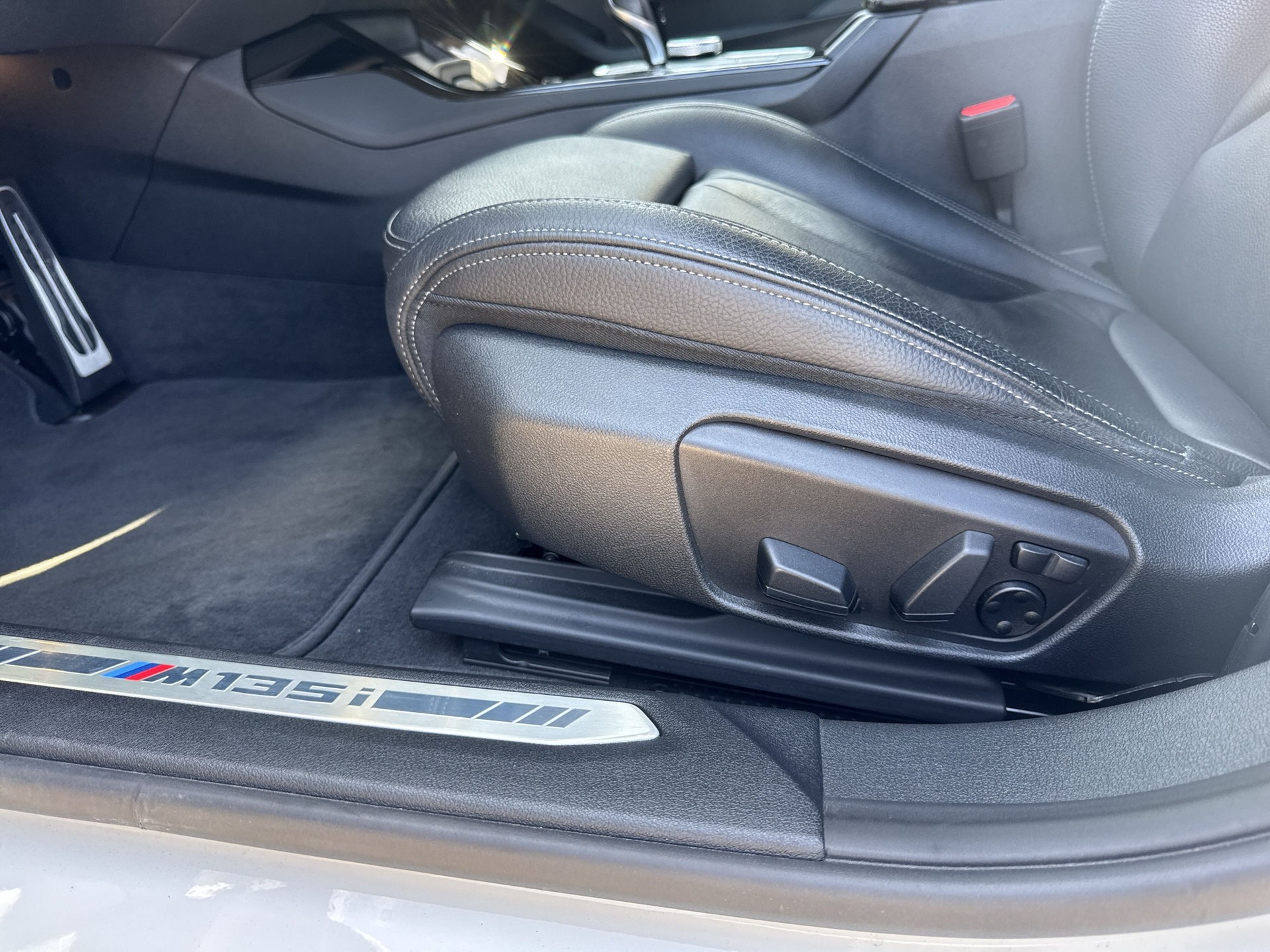 BMW M135i xDrive Steptronic-image-17