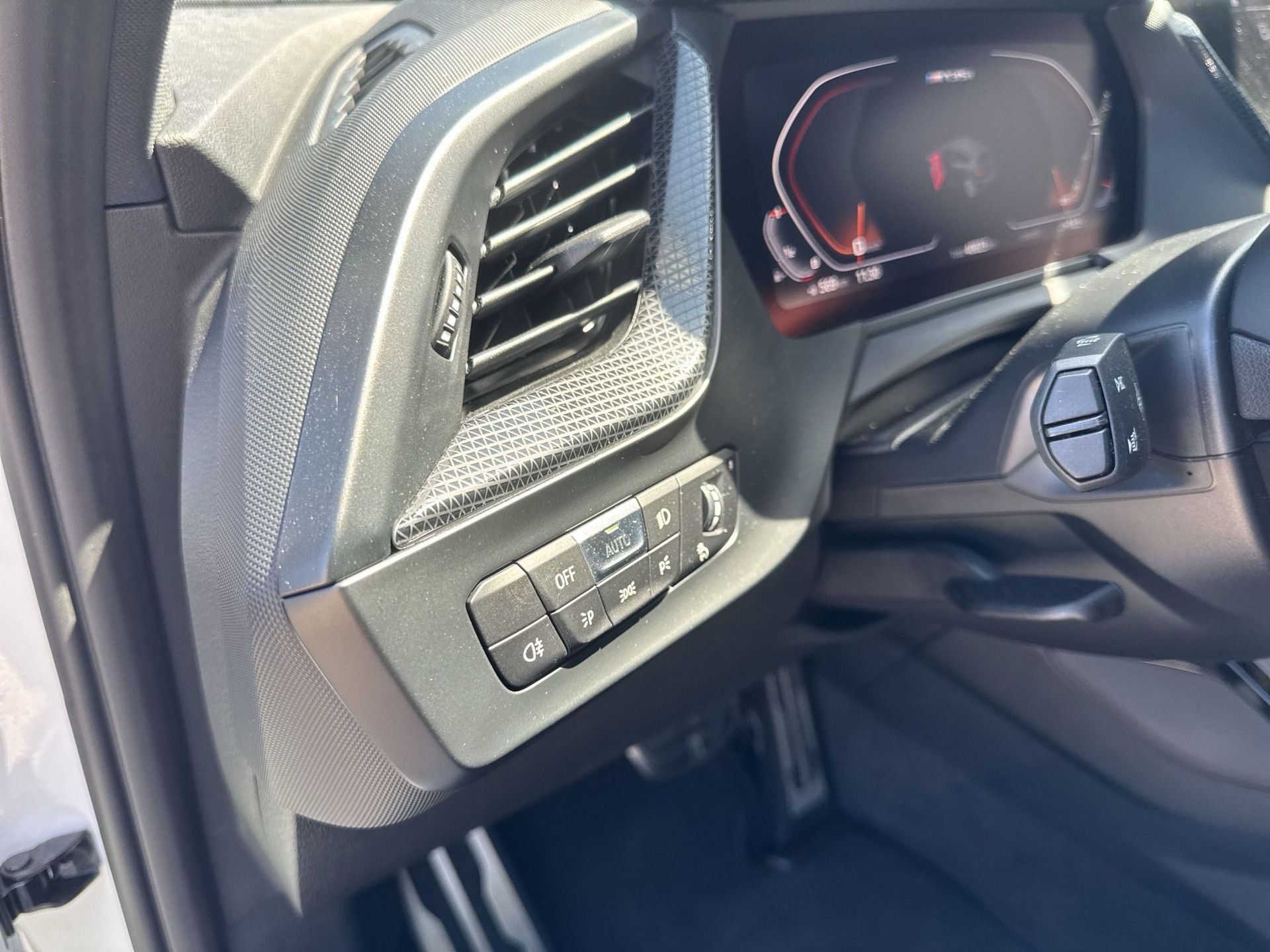 BMW M135i xDrive Steptronic-image-18