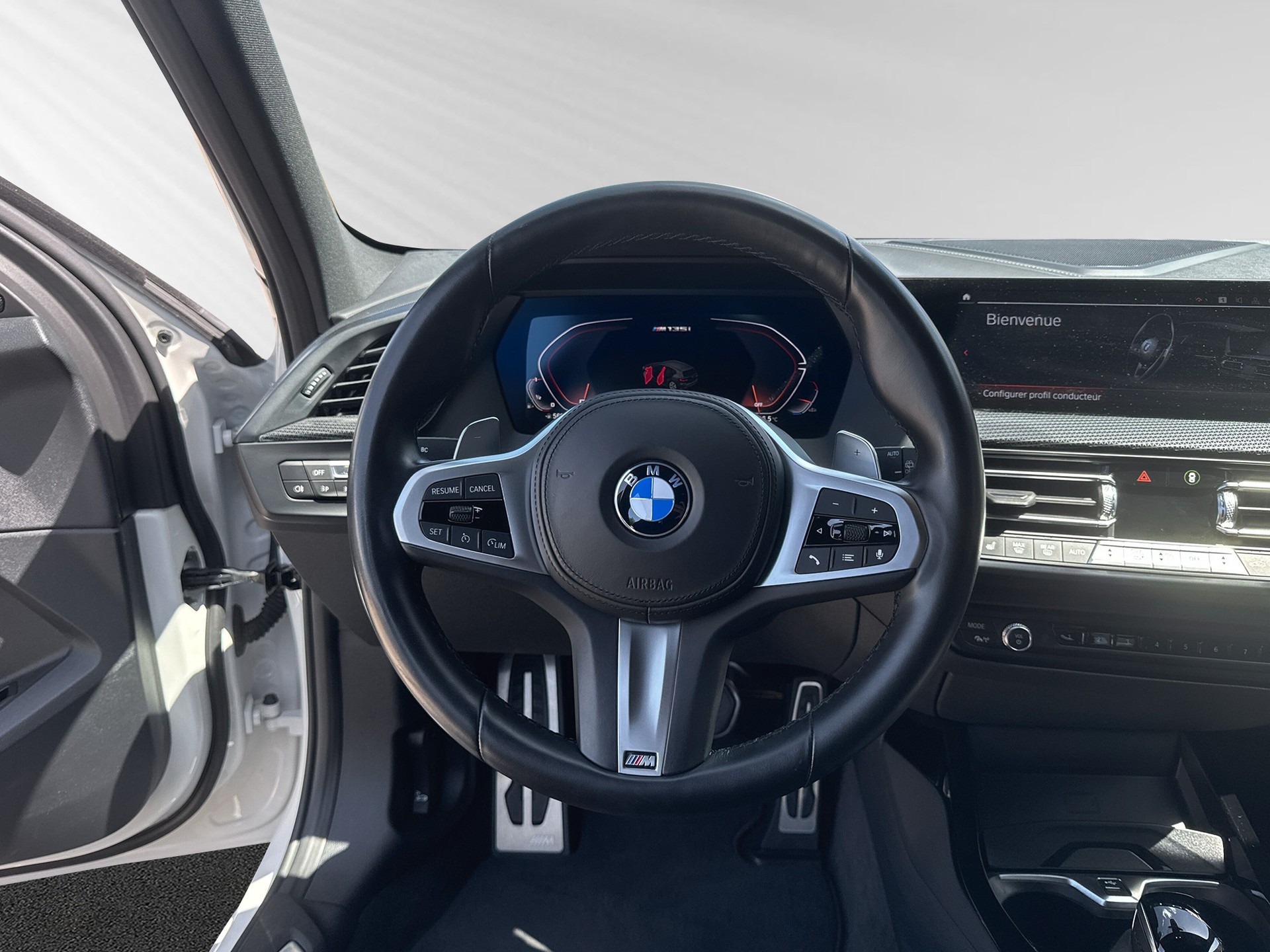 BMW M135i xDrive Steptronic-image-4