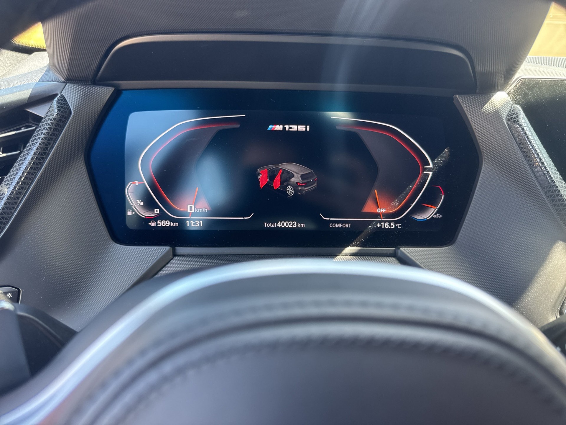 BMW M135i xDrive Steptronic-image-13