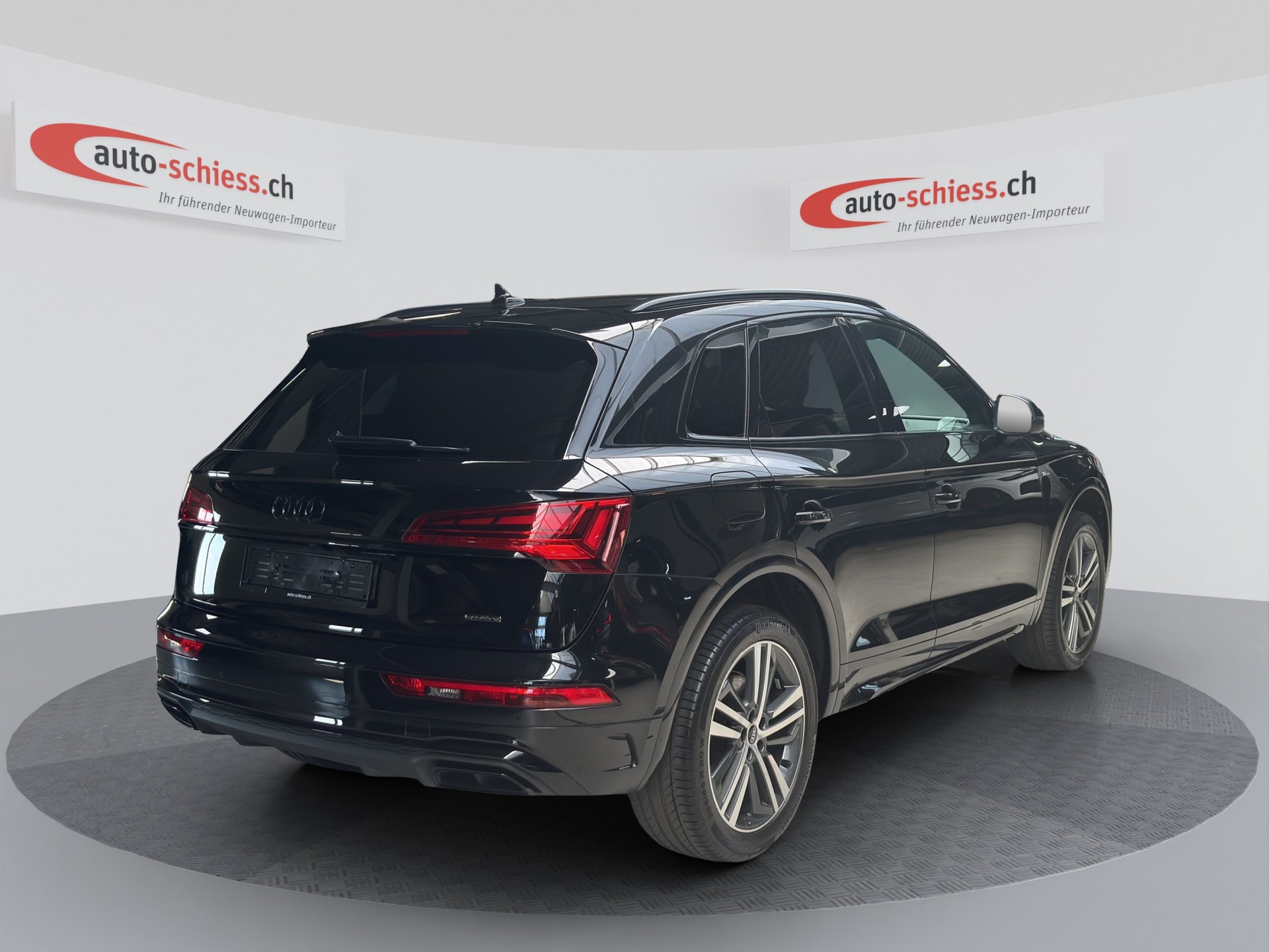 AUDI Q5 40 TDI S-line quattro S-tronic S-Line-image-4