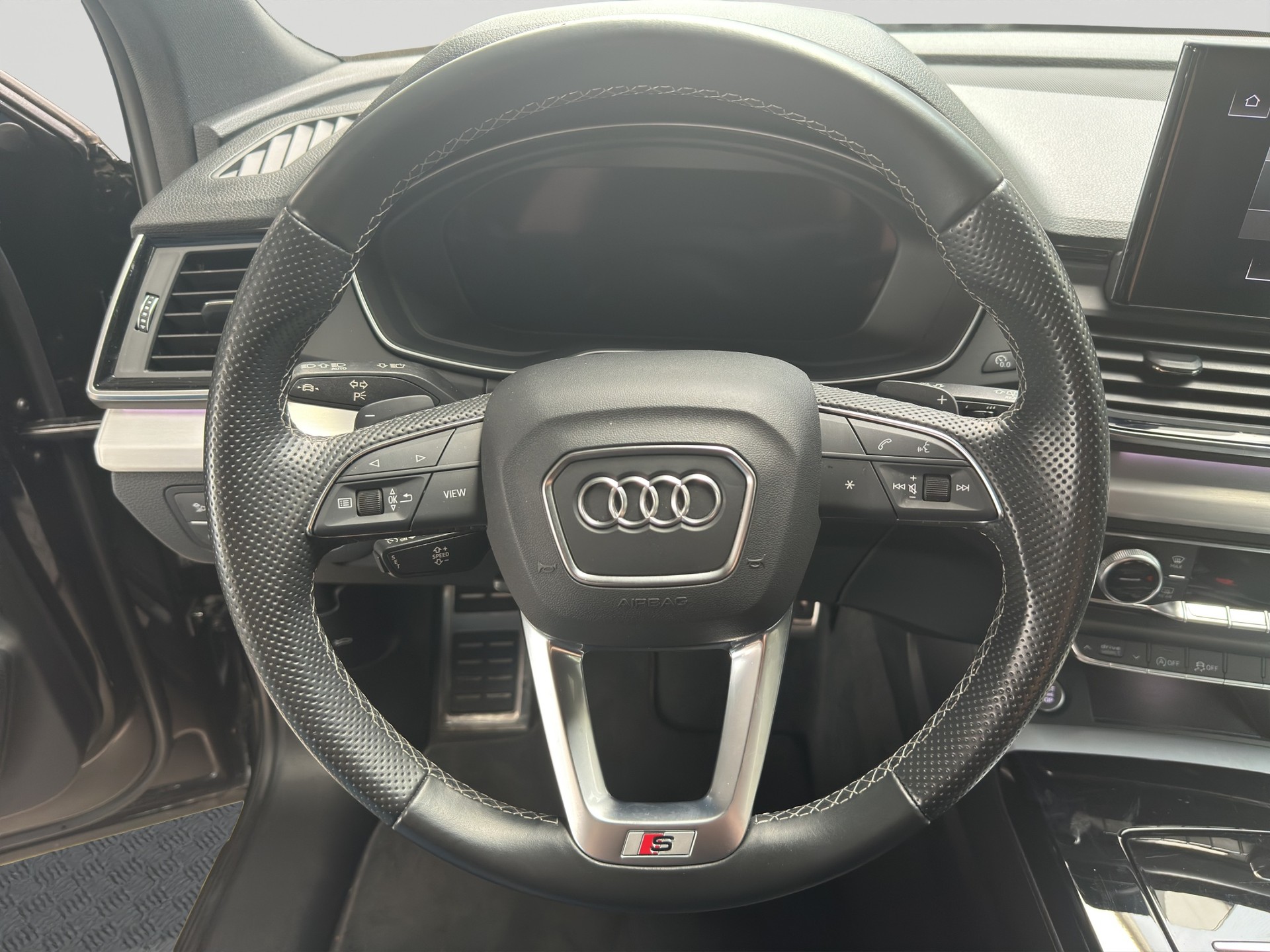 AUDI Q5 40 TDI S-line quattro S-tronic S-Line-image-9