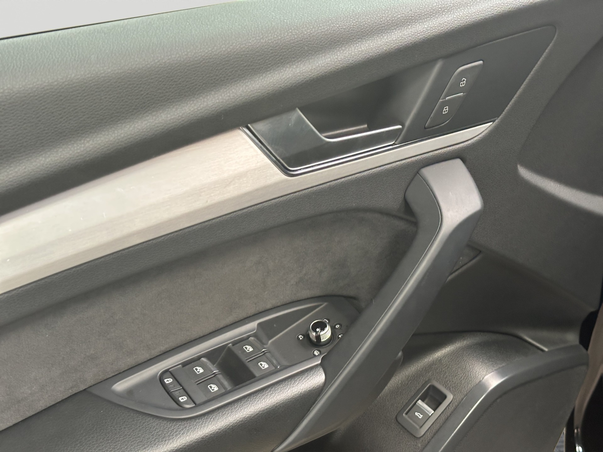 AUDI Q5 40 TDI S-line quattro S-tronic S-Line-image-8