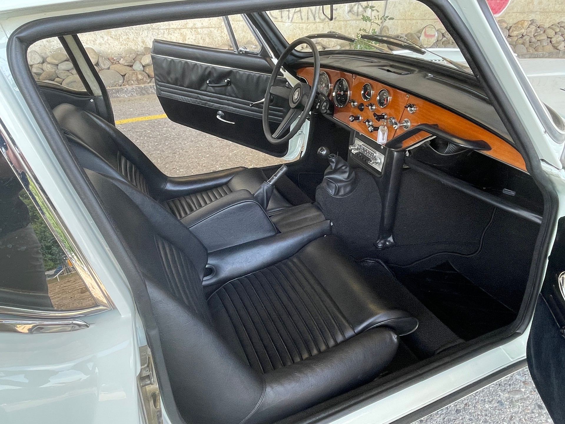 TRIUMPH GT6 Coupé-image-10