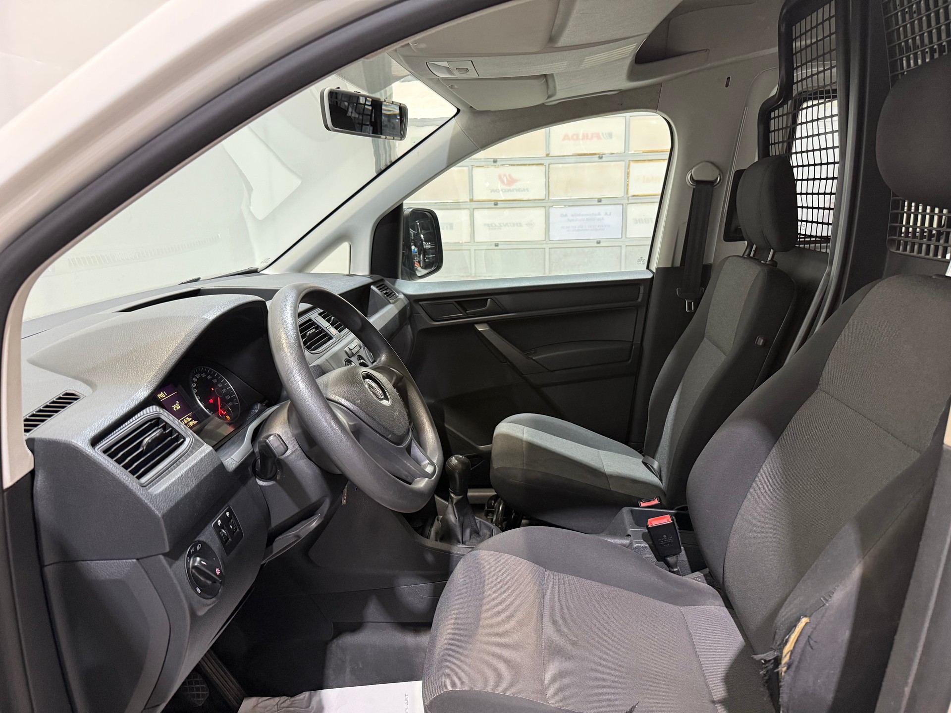 VW Caddy 1.2 TSI Entry BlueMotion Technology inklusive Werkzeugeinrichtung-image-12