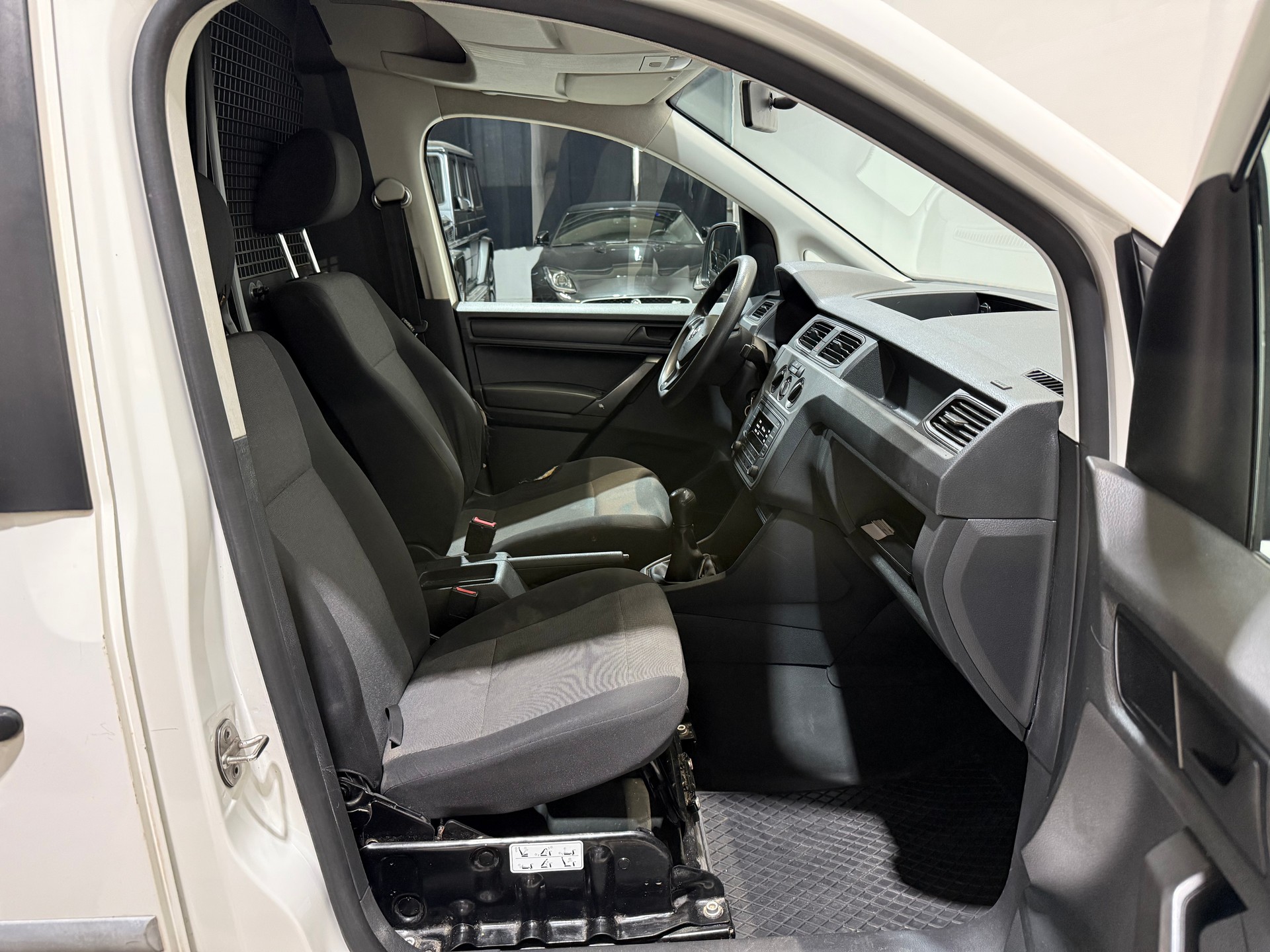 VW Caddy 1.2 TSI Entry BlueMotion Technology inklusive Werkzeugeinrichtung-image-13