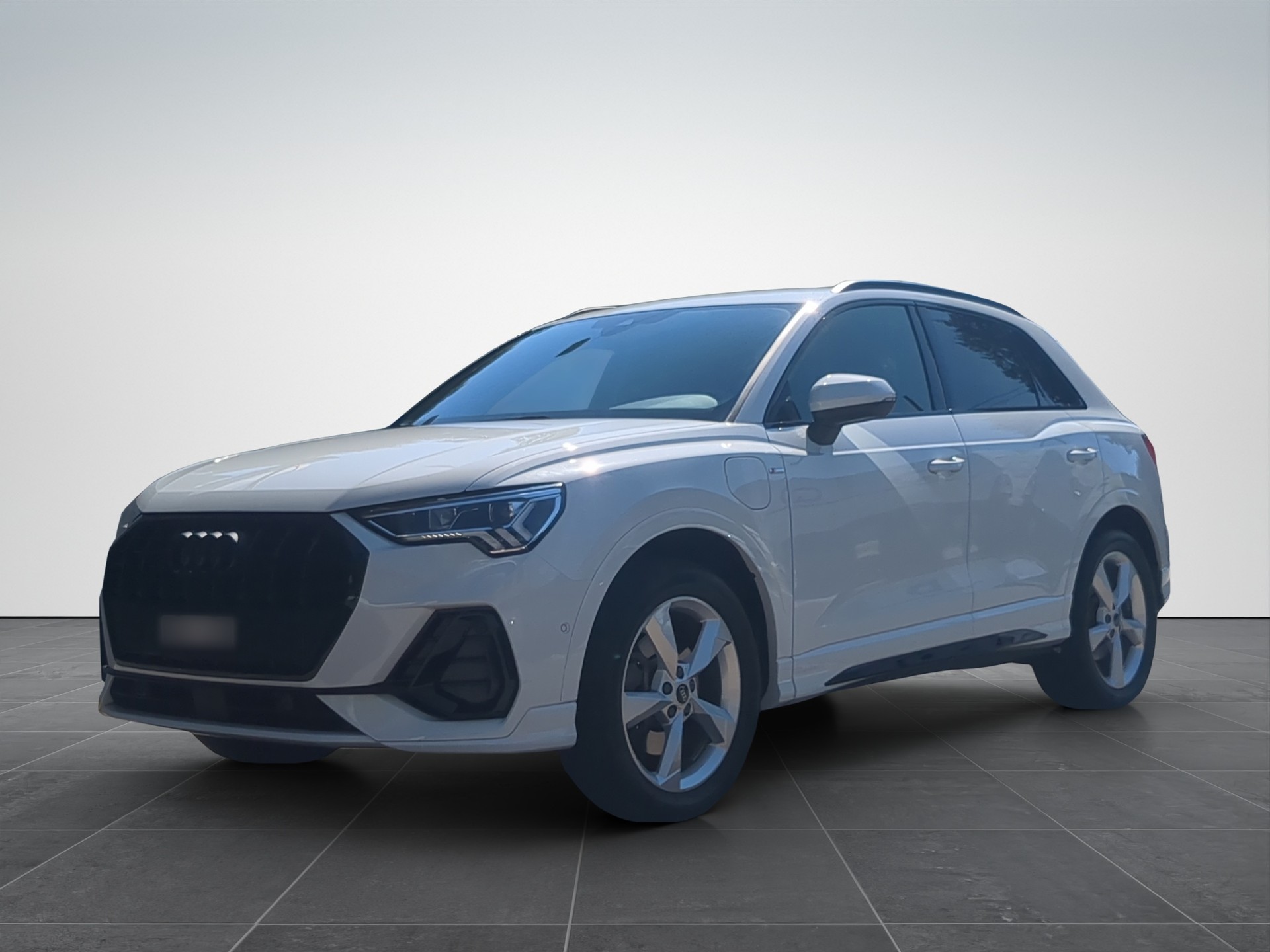 AUDI Q3 45 TFSI e S line S-tronic-image-0