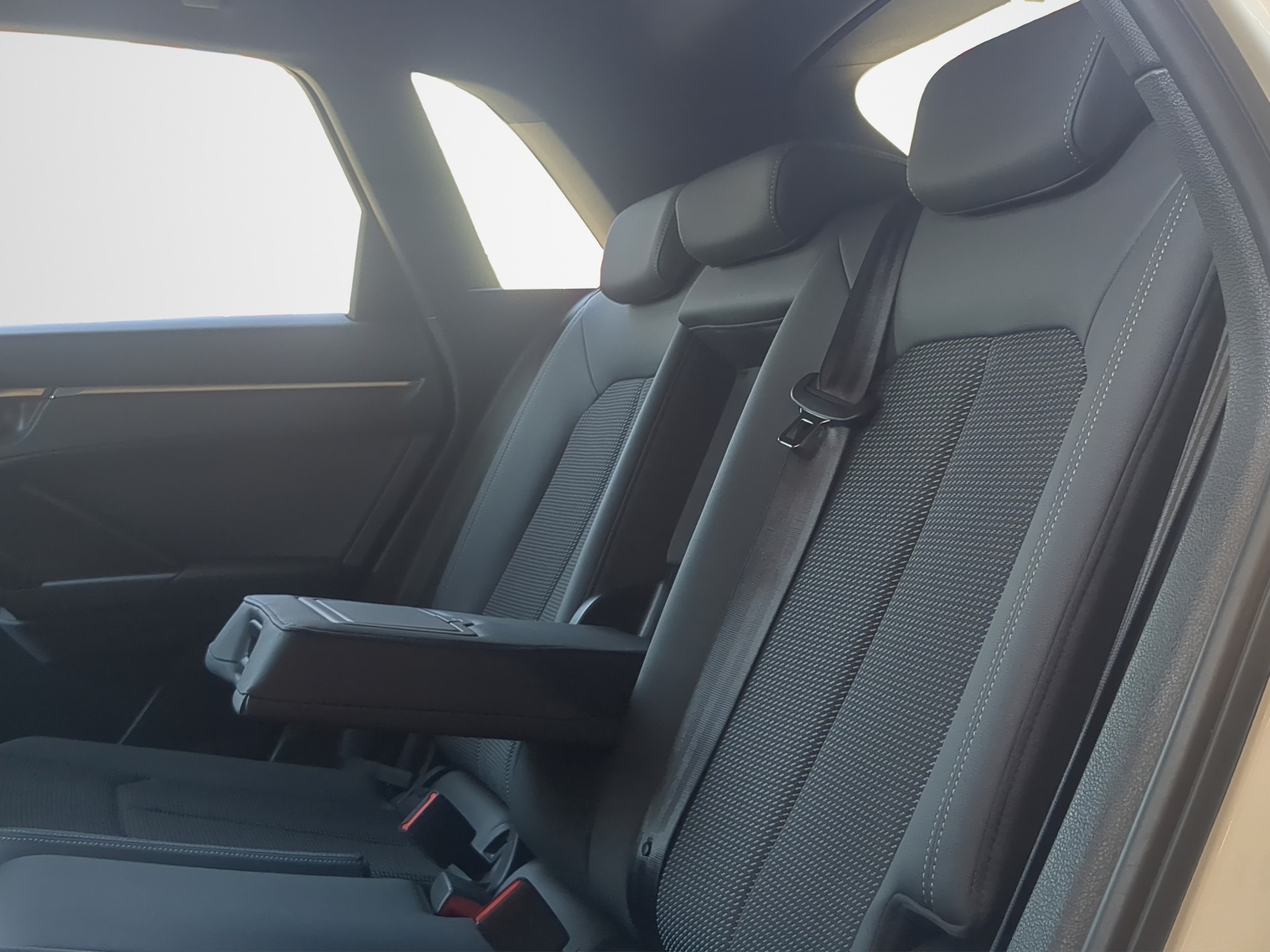 AUDI Q3 45 TFSI e S line S-tronic-image-9