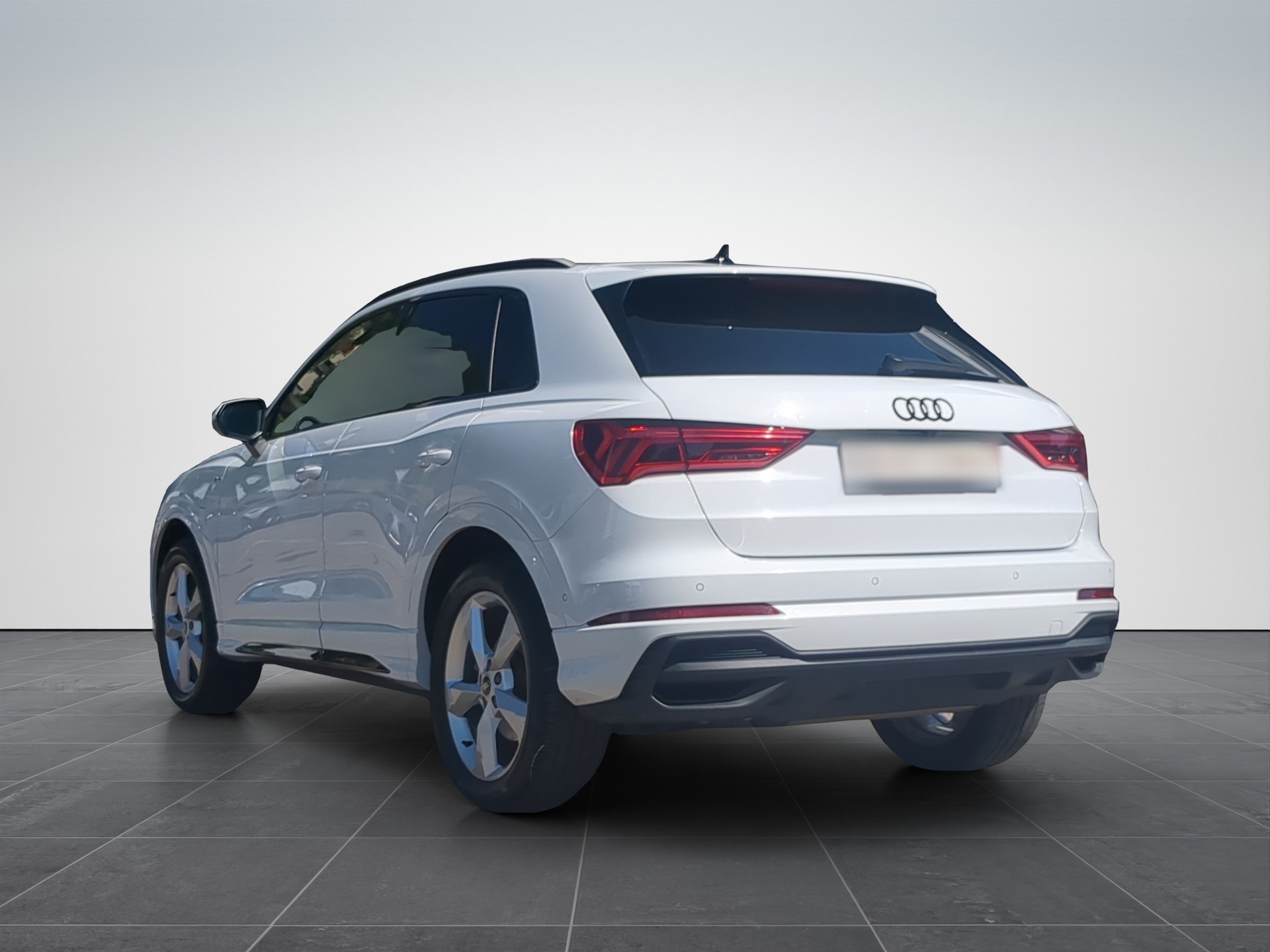 AUDI Q3 45 TFSI e S line S-tronic-image-2
