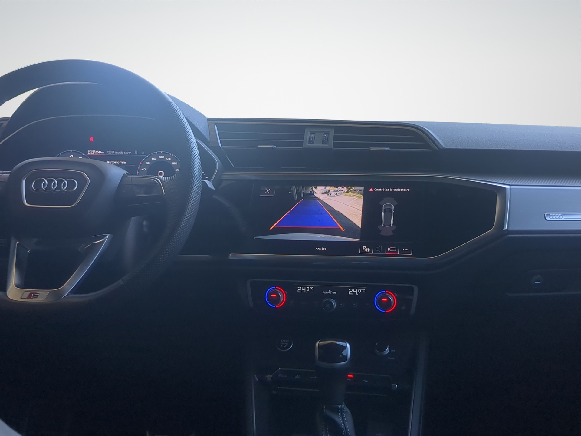 AUDI Q3 45 TFSI e S line S-tronic-image-10
