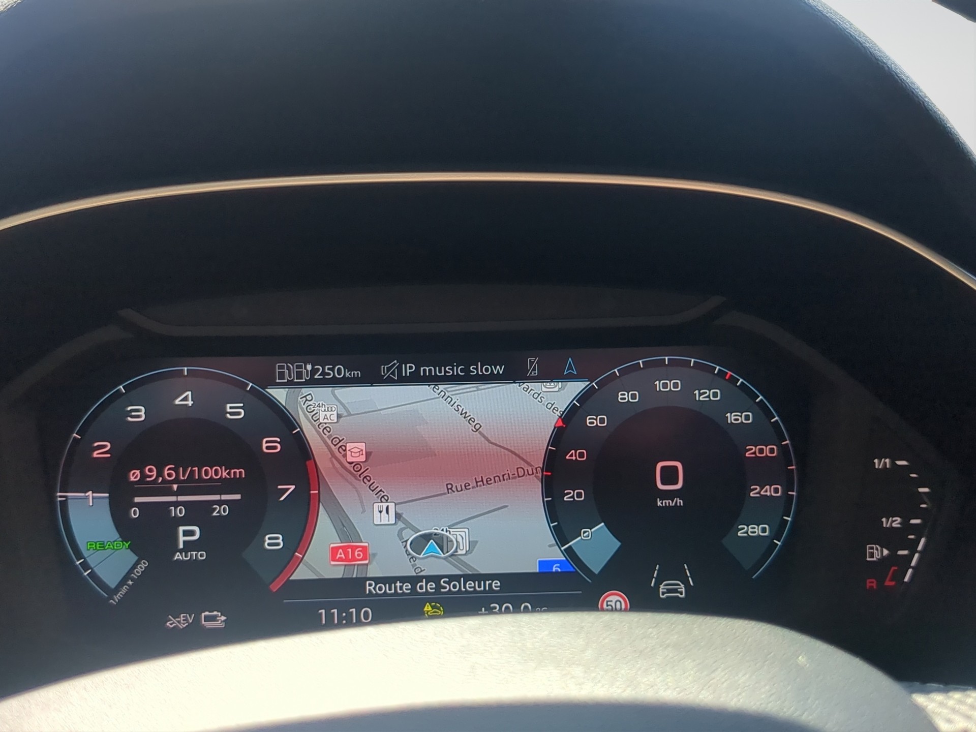 AUDI Q3 45 TFSI e S line S-tronic-image-15