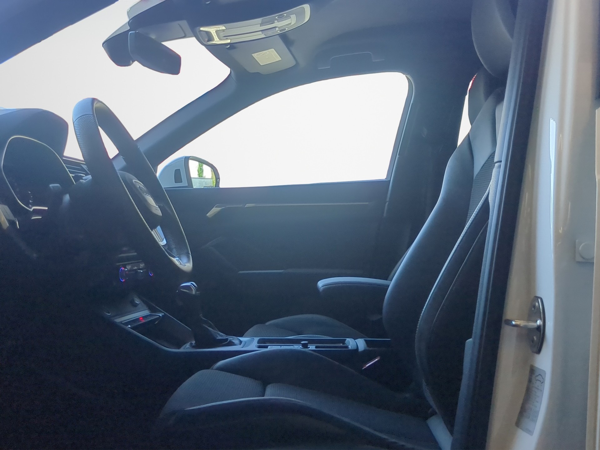 AUDI Q3 45 TFSI e S line S-tronic-image-4