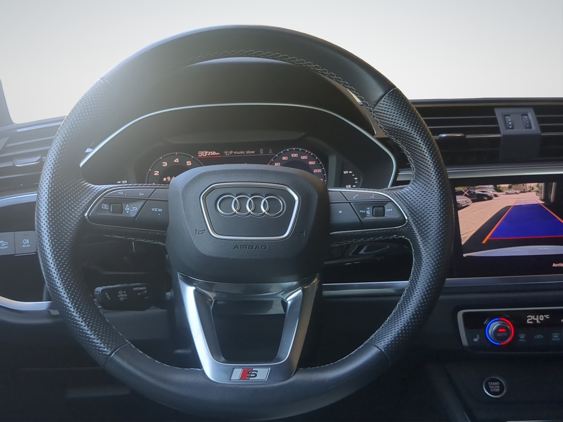AUDI Q3 45 TFSI e S line S-tronic-image-6