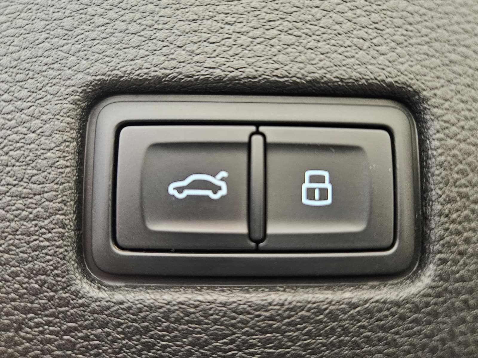 AUDI RSQ8 quattro tiptronic-image-16