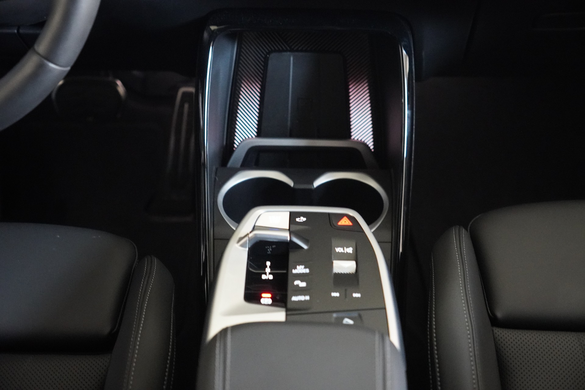 BMW iX1 xDrive 30 M Sport-image-19