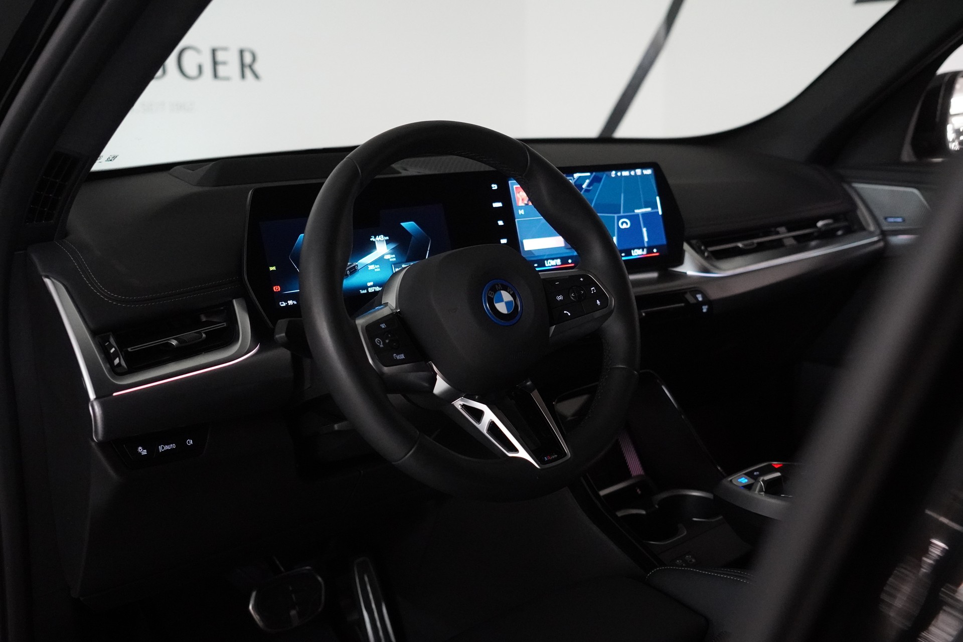 BMW iX1 xDrive 30 M Sport-image-24