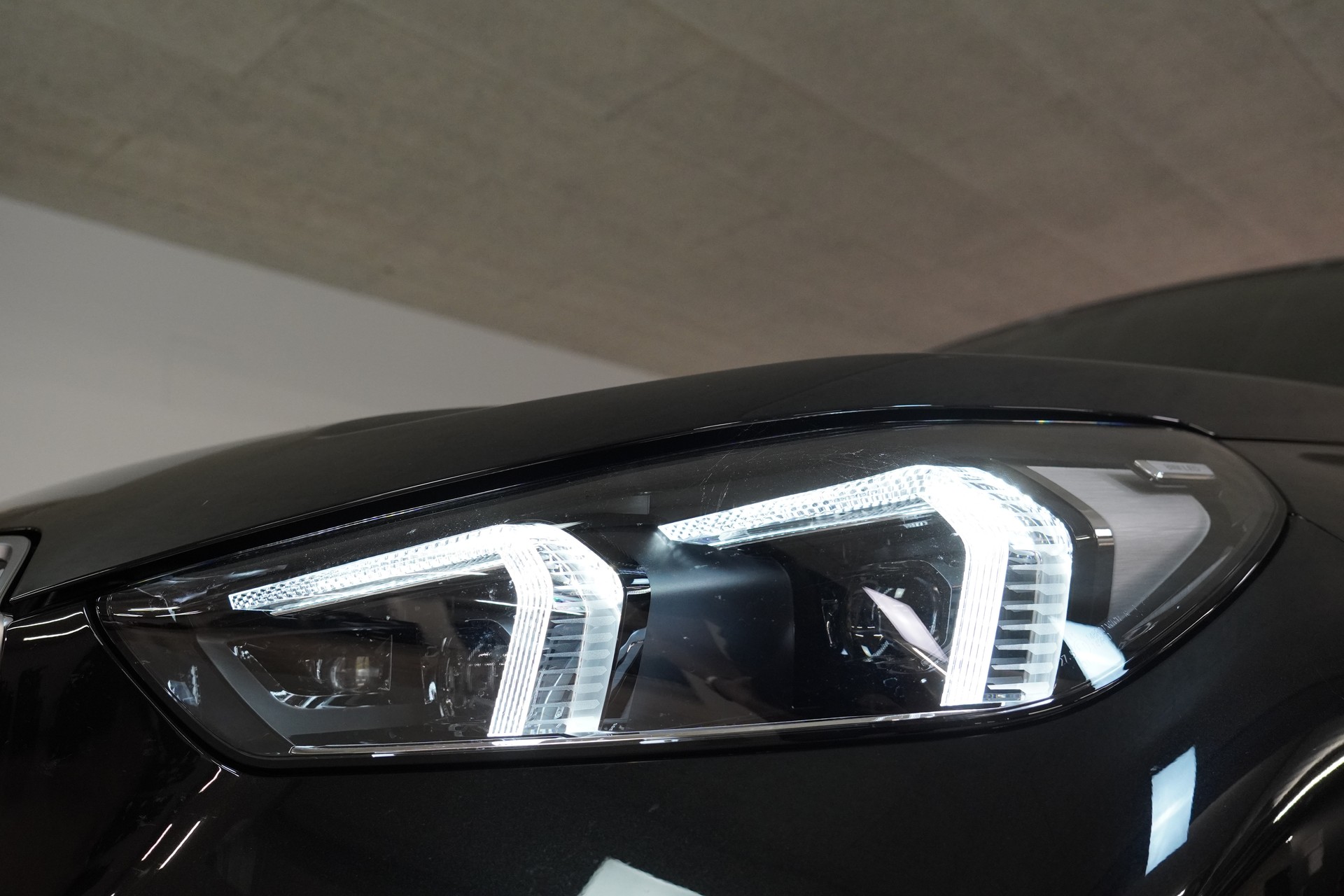 BMW iX1 xDrive 30 M Sport-image-8