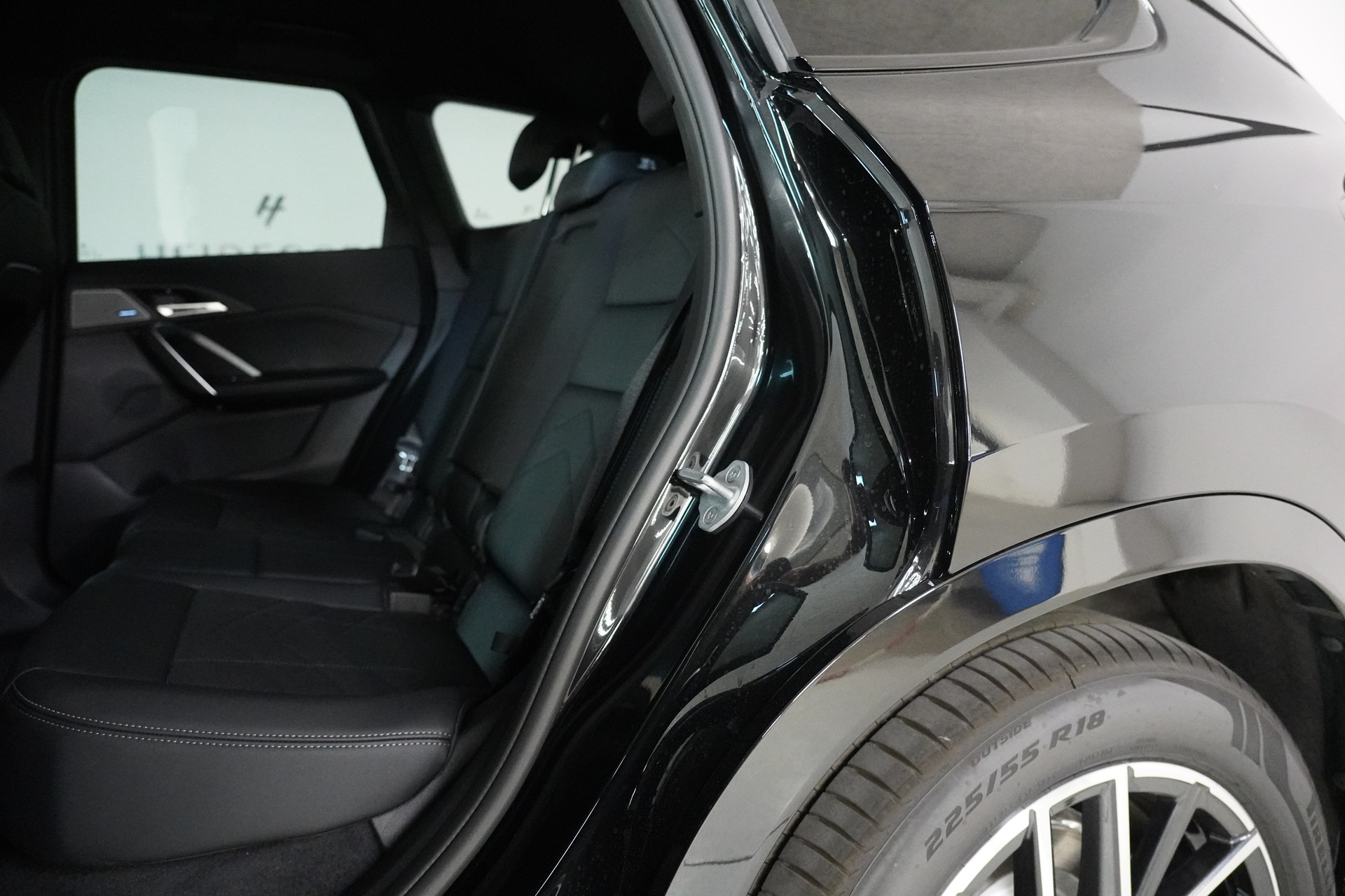 BMW iX1 xDrive 30 M Sport-image-12
