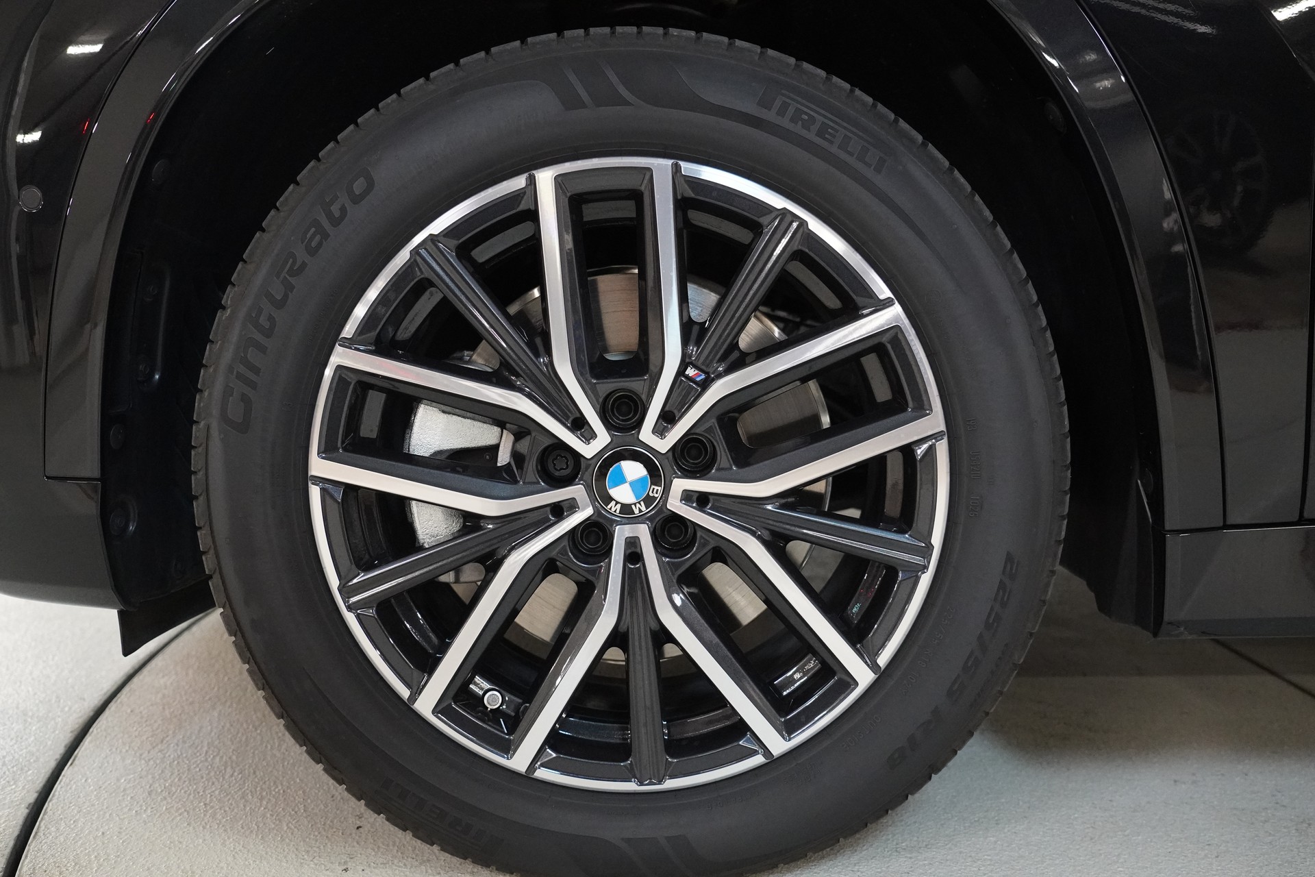 BMW iX1 xDrive 30 M Sport-image-9