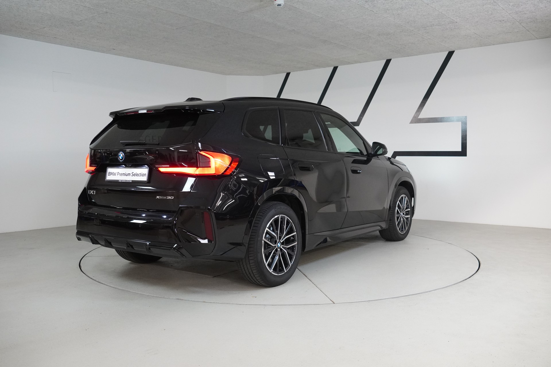 BMW iX1 xDrive 30 M Sport-image-6