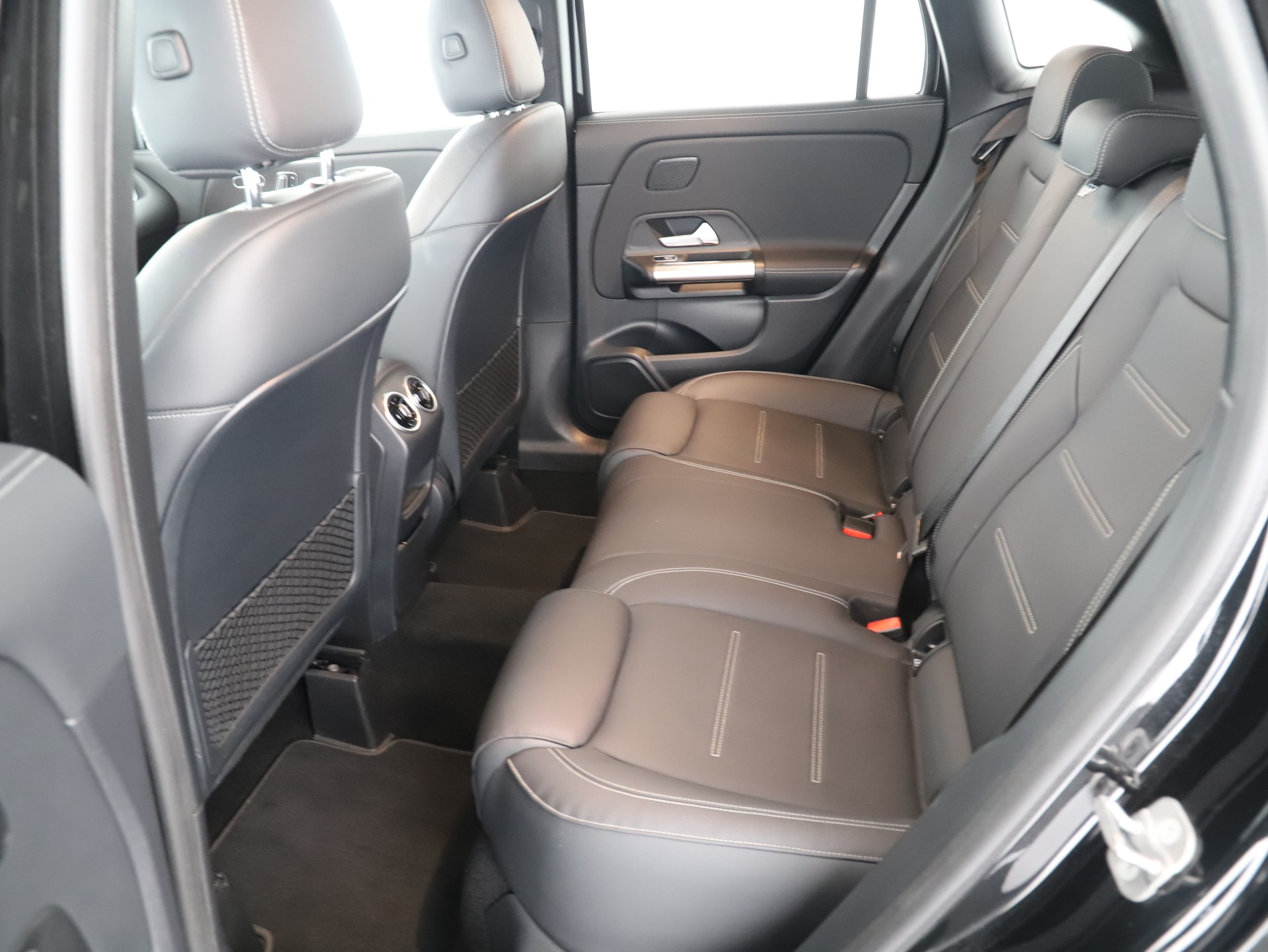 MERCEDES-BENZ GLA 220d 4Matic 8G-DCT-image-12