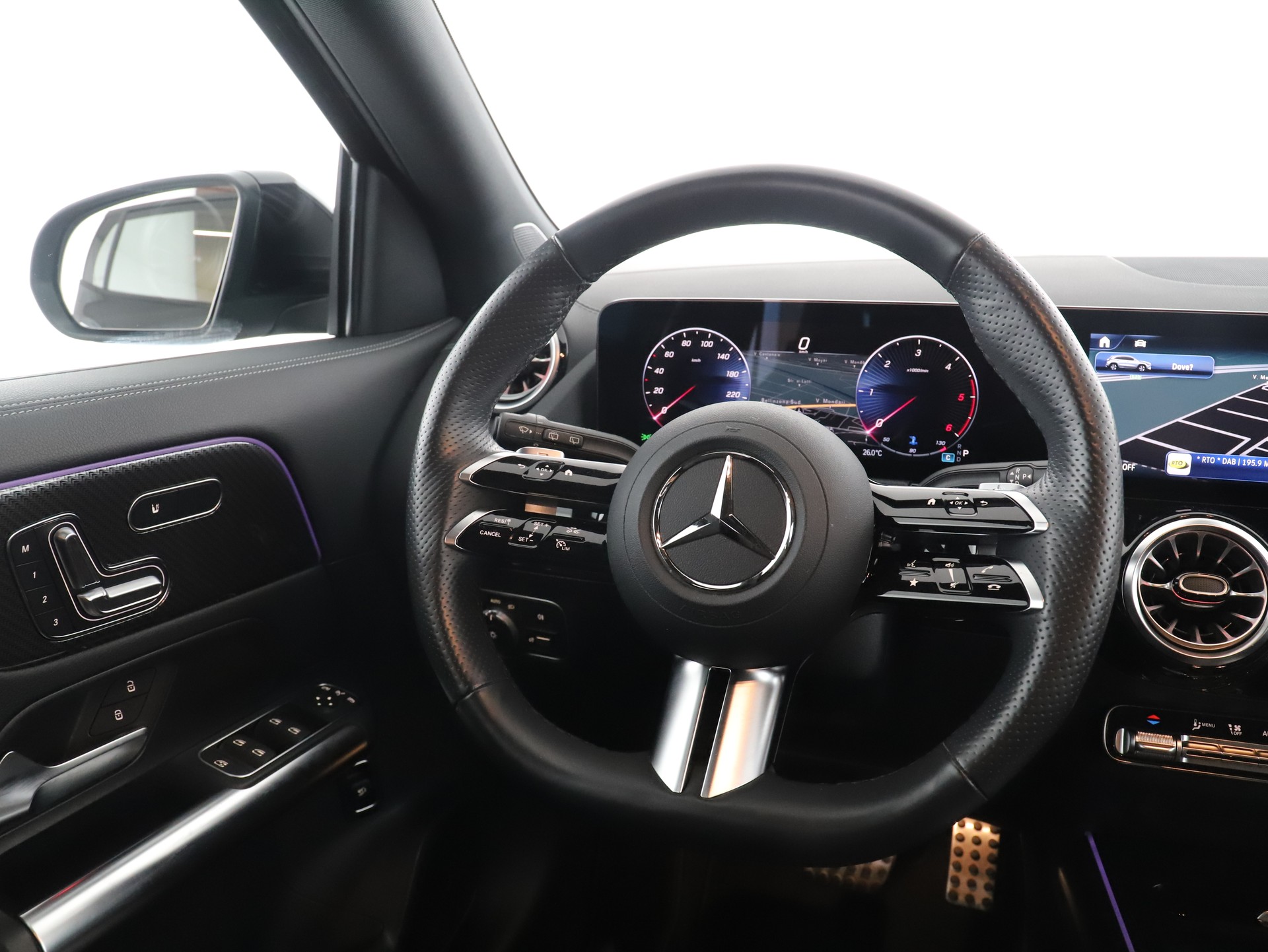 MERCEDES-BENZ GLA 220d 4Matic 8G-DCT-image-11