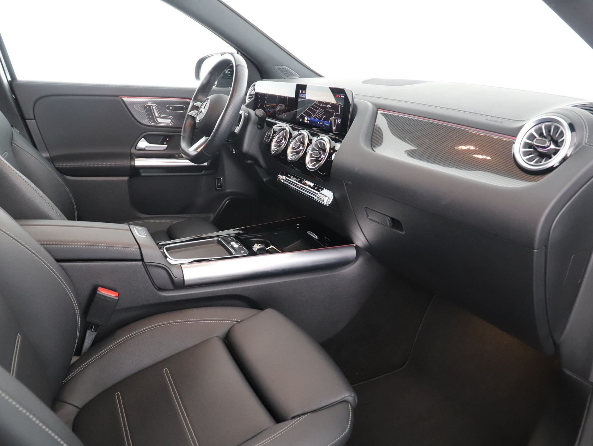 MERCEDES-BENZ GLA 220d 4Matic 8G-DCT-image-9