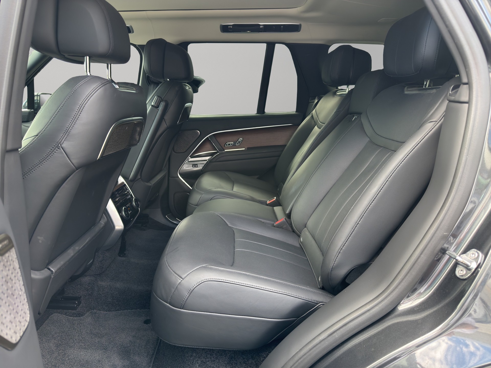 LAND ROVER Range Rover 3.0 D I6 350 Autobiography-image-16
