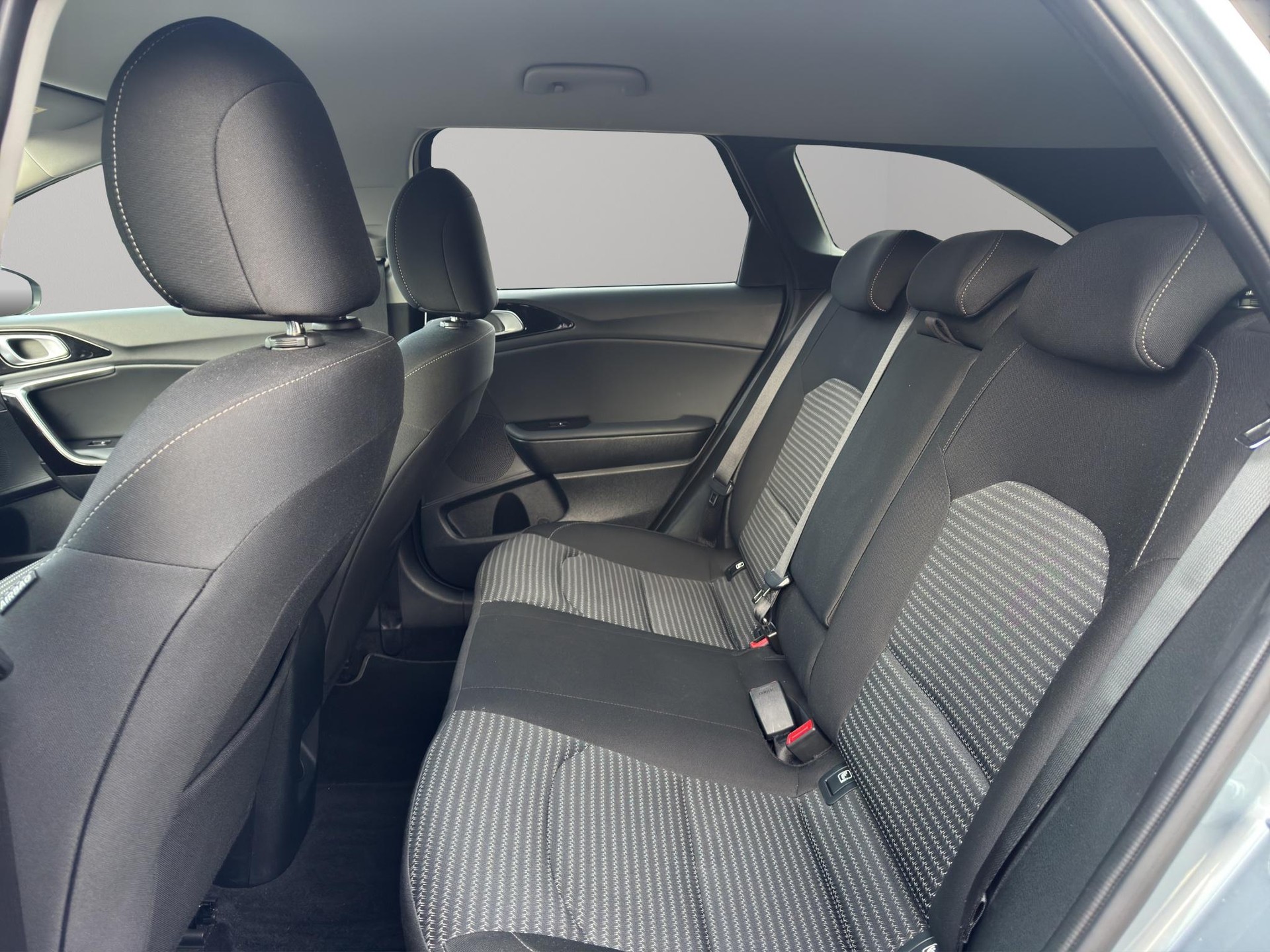 KIA Ceed SW 1.5 T-GDi MHEV Power-image-9