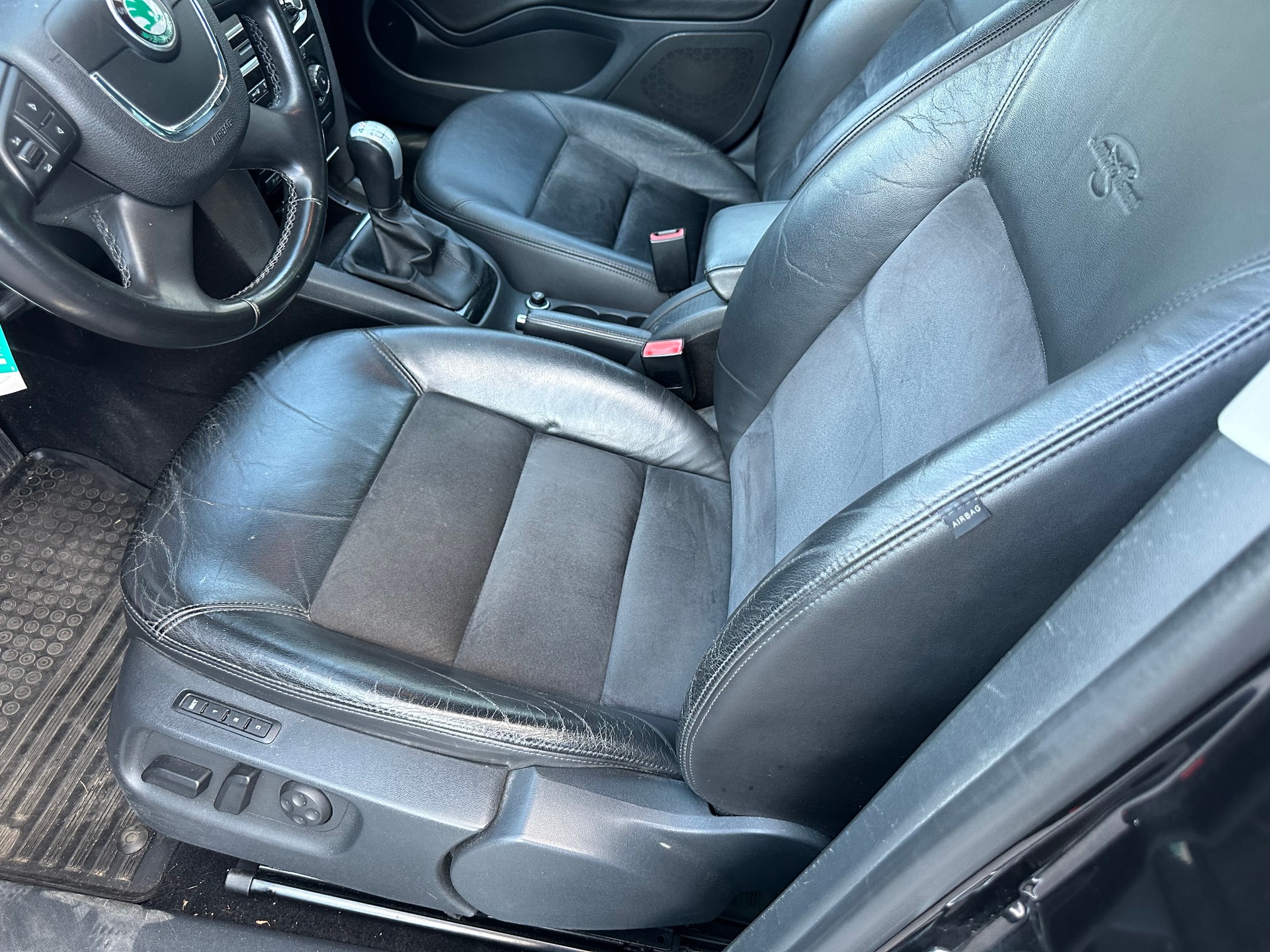 SKODA Octavia Combi 1.8 TSI Laurin & Klement 4x4-image-3