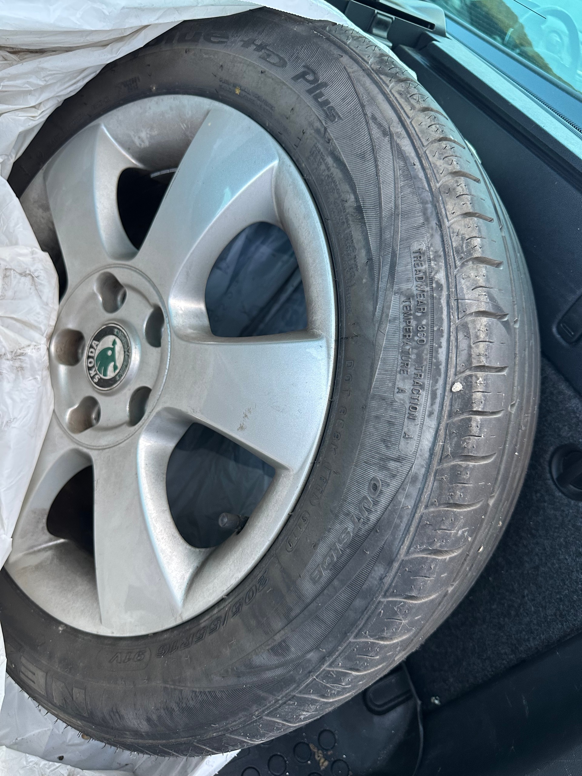 SKODA Octavia Combi 1.8 TSI Laurin & Klement 4x4-image-9